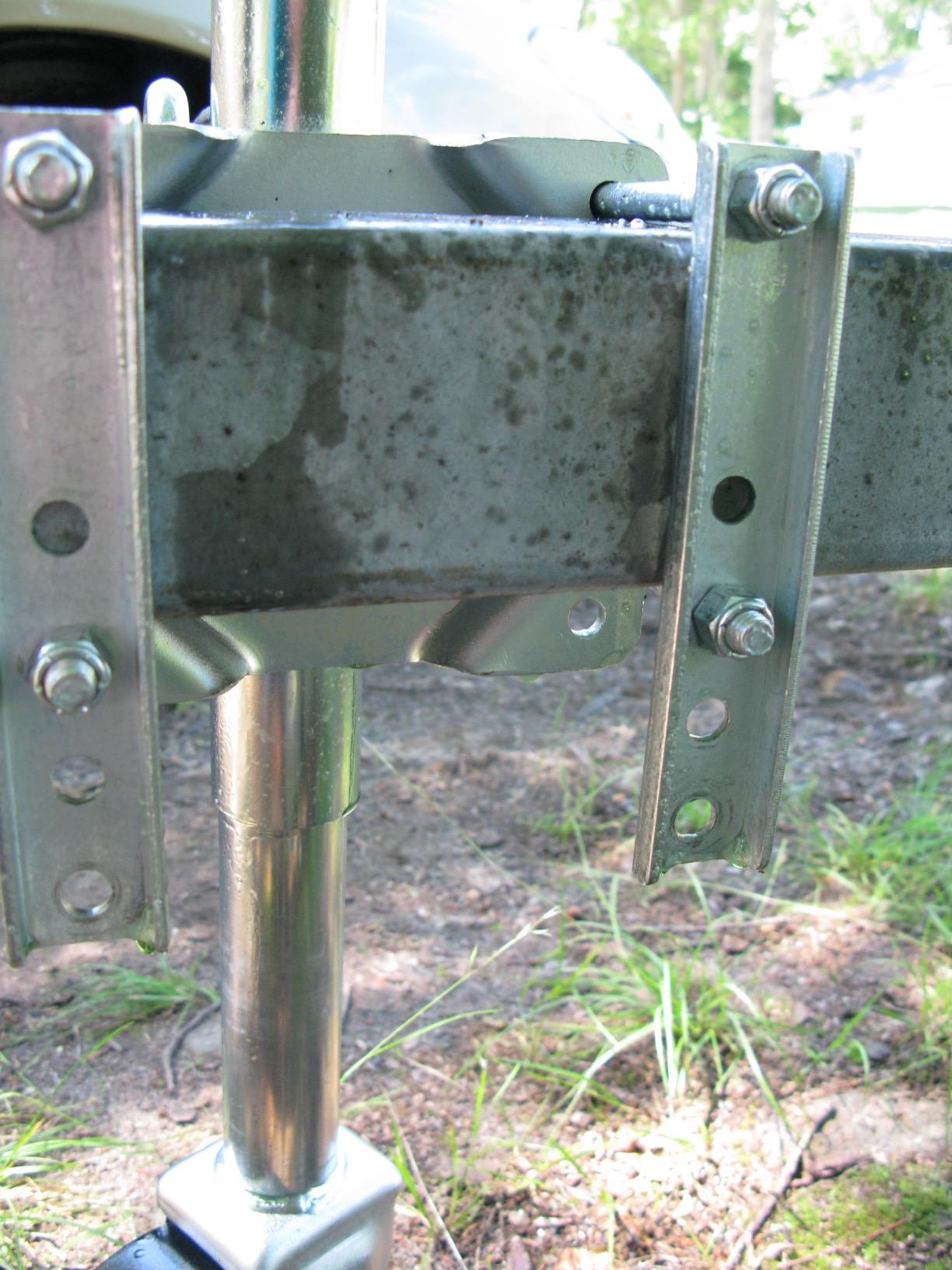 CURT 28112 Marine Boat Trailer Jack with 6-Inch Wheel, 1,200 lbs., 11 Inches Vertical Travel customer photo 2