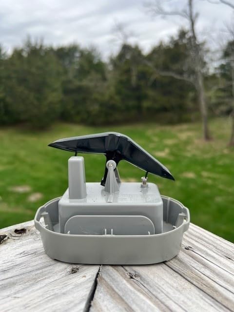 AcuRite Wireless Digital Rain Gauge with Self-Emptying Collector with Rainfall History, Alerts, and Current Date and Time (00899), Multicolor customer photo 1