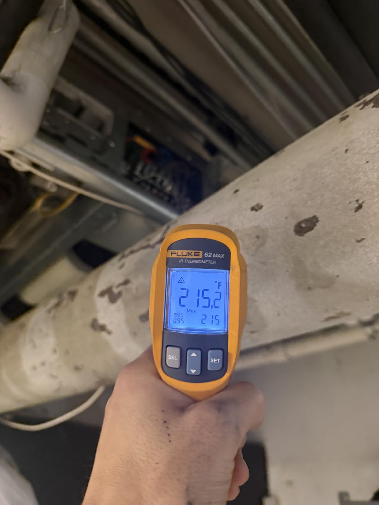 Fluke 62 Max Industrial Infrared Thermometer, -22 to +932 Degree F Range, Single Laser Targeting, 10:1 Distance to Spot Ratio, IP54 Rating, Includes 3 Year Warranty, (Not for Human Temp) customer photo 2