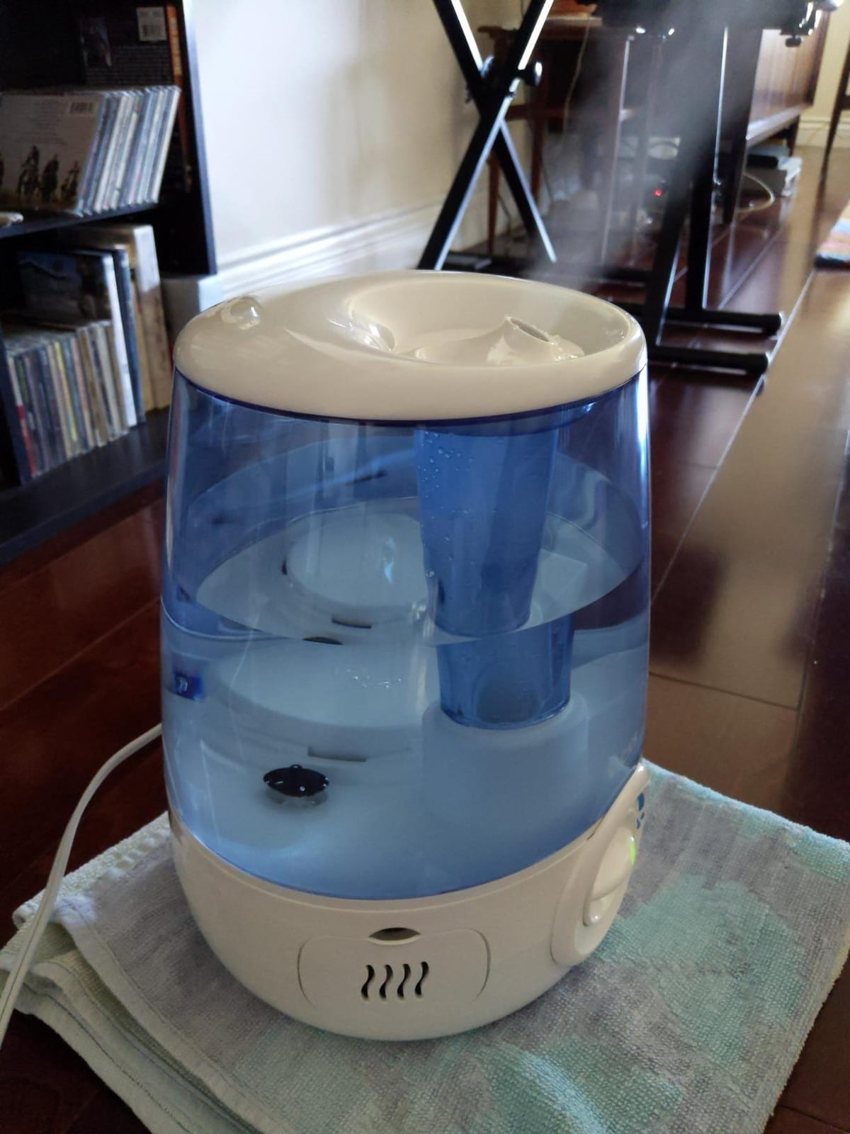 Vicks Filter-Free Ultrasonic Humidifier for Bedroom or Nursery 1.2 Gal Tank customer photo 2