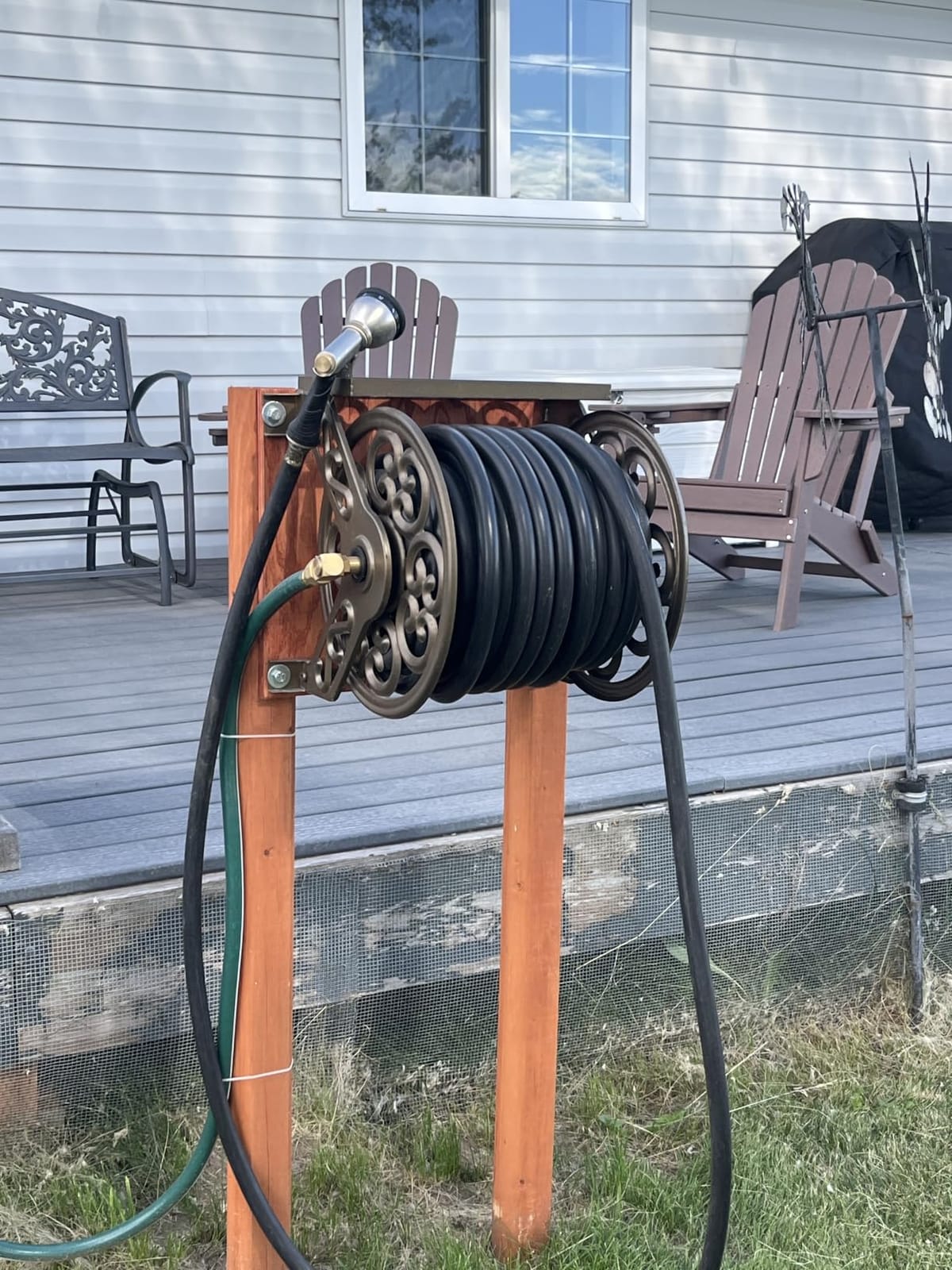 Liberty Garden 708 Steel Decorative Wall Mount Garden Hose Reel, Holds 125-Feet of 5/8-Inch Hose - Bronze customer photo 2