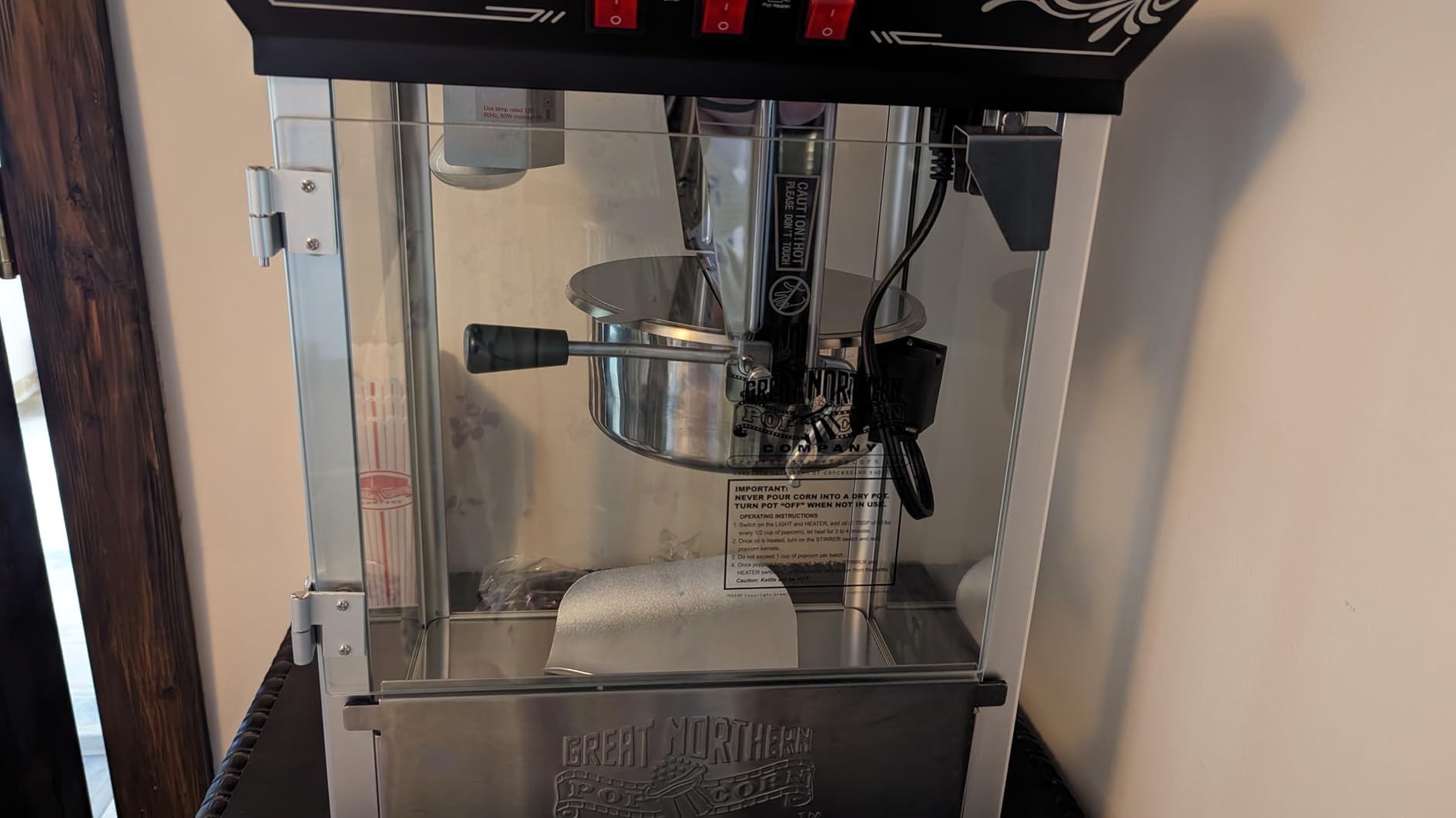 Great Northern Popcorn Good Time 8oz Popcorn Machine, Red customer photo 1