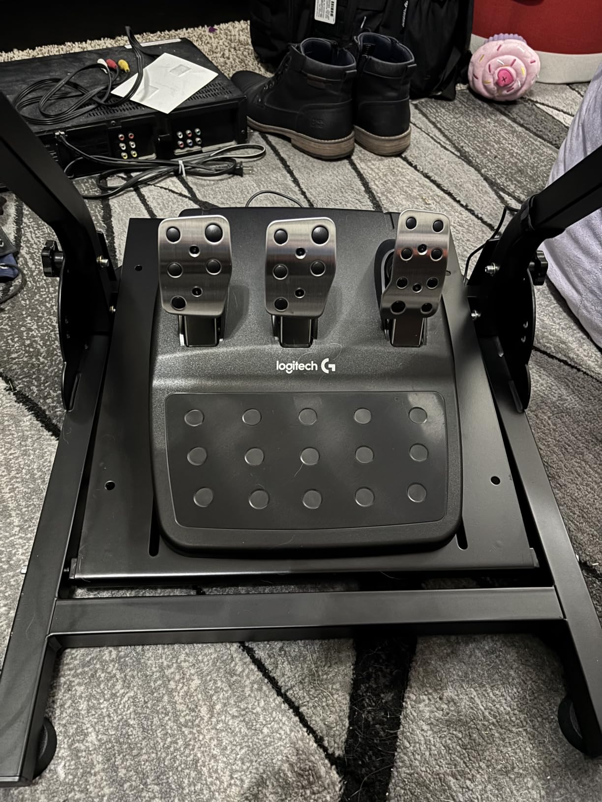 Logitech G920 Racing Wheel and Pedals for Xbox X|S/Xbox One/PC | Real force feedback, stainless steel paddle shifters, leather steering wheel cover, for Xbox Series X|S, PC, Mac customer photo 1