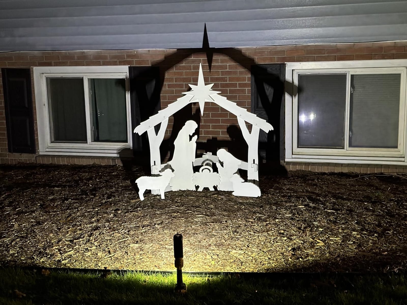 FrontYard Originals All-Weather Outdoor Nativity, Waterproof, Made in USA, Over 4ft Tall, Durable Material, Simple Assembly, Easy Storage, Yard Nativity Set customer photo 2