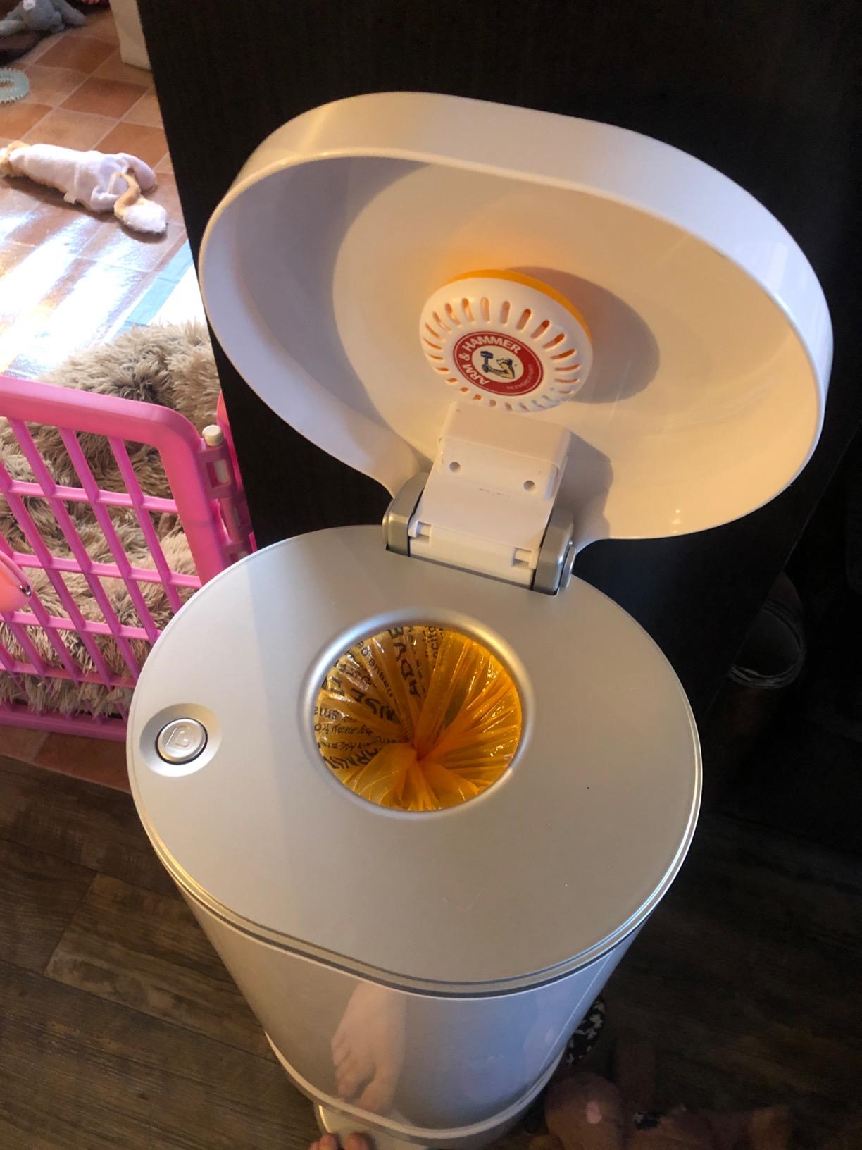 Munchkin® STEP™ Diaper Pail Powered by Arm & Hammer, #1 in Odor Control, Award-Winning, Includes 1 Snap, Seal & Toss™ Bag, 1 Starter Refill Ring, and 1 PUCK™ Baking Soda Cartridge customer photo 1