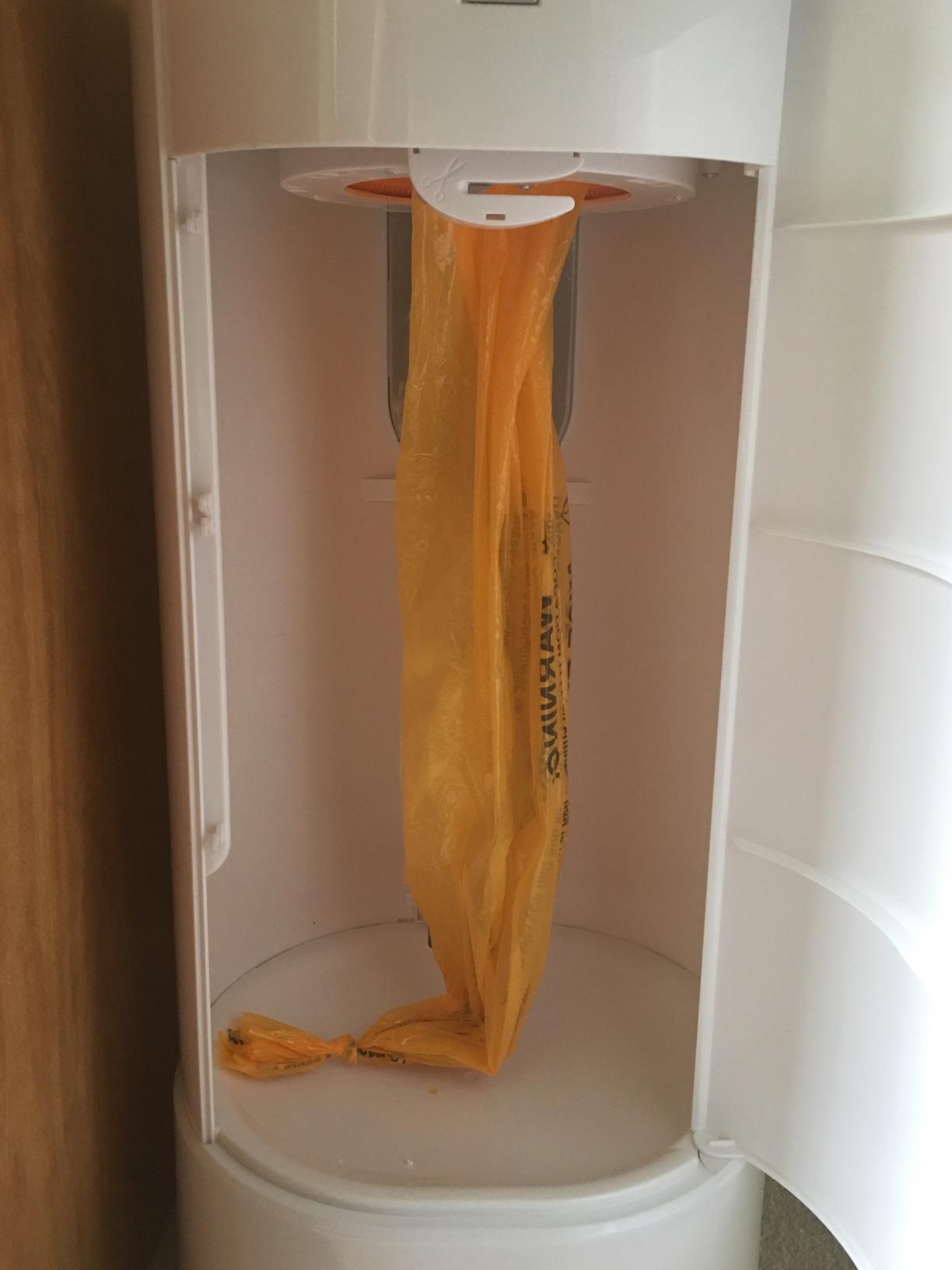 Munchkin® STEP™ Diaper Pail Powered by Arm & Hammer, #1 in Odor Control, Award-Winning, Includes 1 Snap, Seal & Toss™ Bag, 1 Starter Refill Ring, and 1 PUCK™ Baking Soda Cartridge customer photo 2