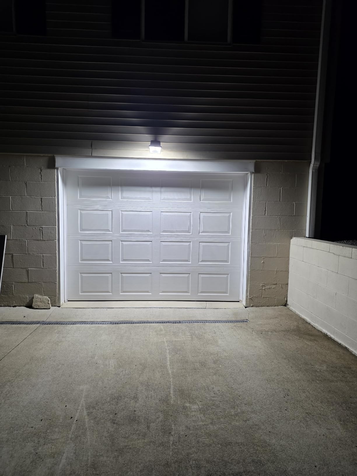 TORCHSTAR LED Barn Light Dusk to Dawn Area Lights Aluminum 5000K Bronze customer photo 1
