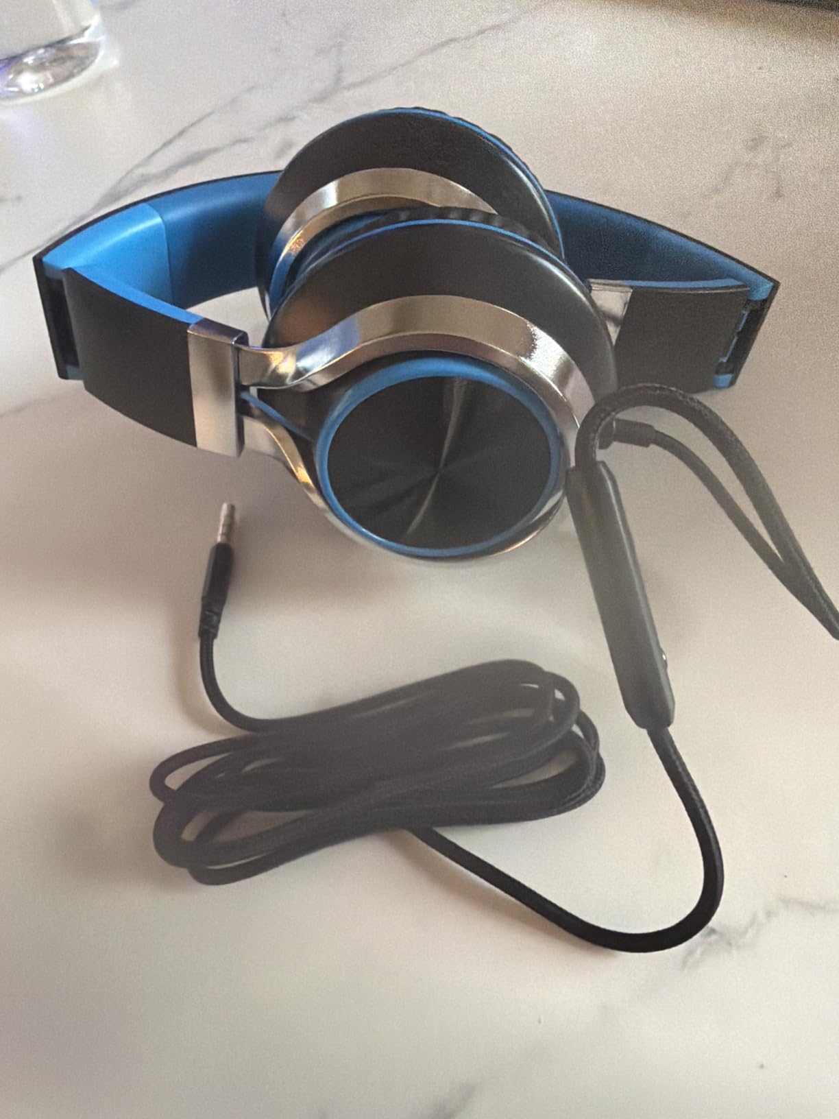 AILIHEN C8 Kids Wired Headphones with Mic for School, 3.5mm Jack, BlackBlue customer photo 1