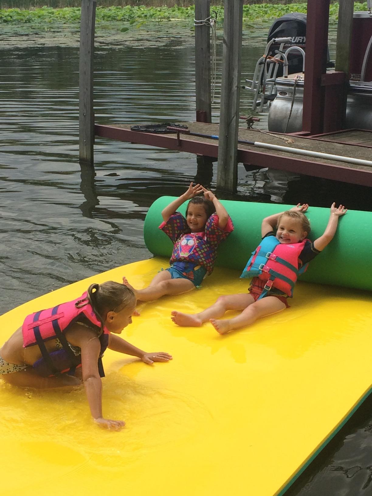Floating Water Mat, 3-Layer and 1.38 inch Thick, 18'*6'/9'*6', Swimming Island,Aqua Pad,Used in Lake,Pool,on Beach, Vacation,Water Activities,Sports,Recreations,Parties,with Mooring Device customer photo 1