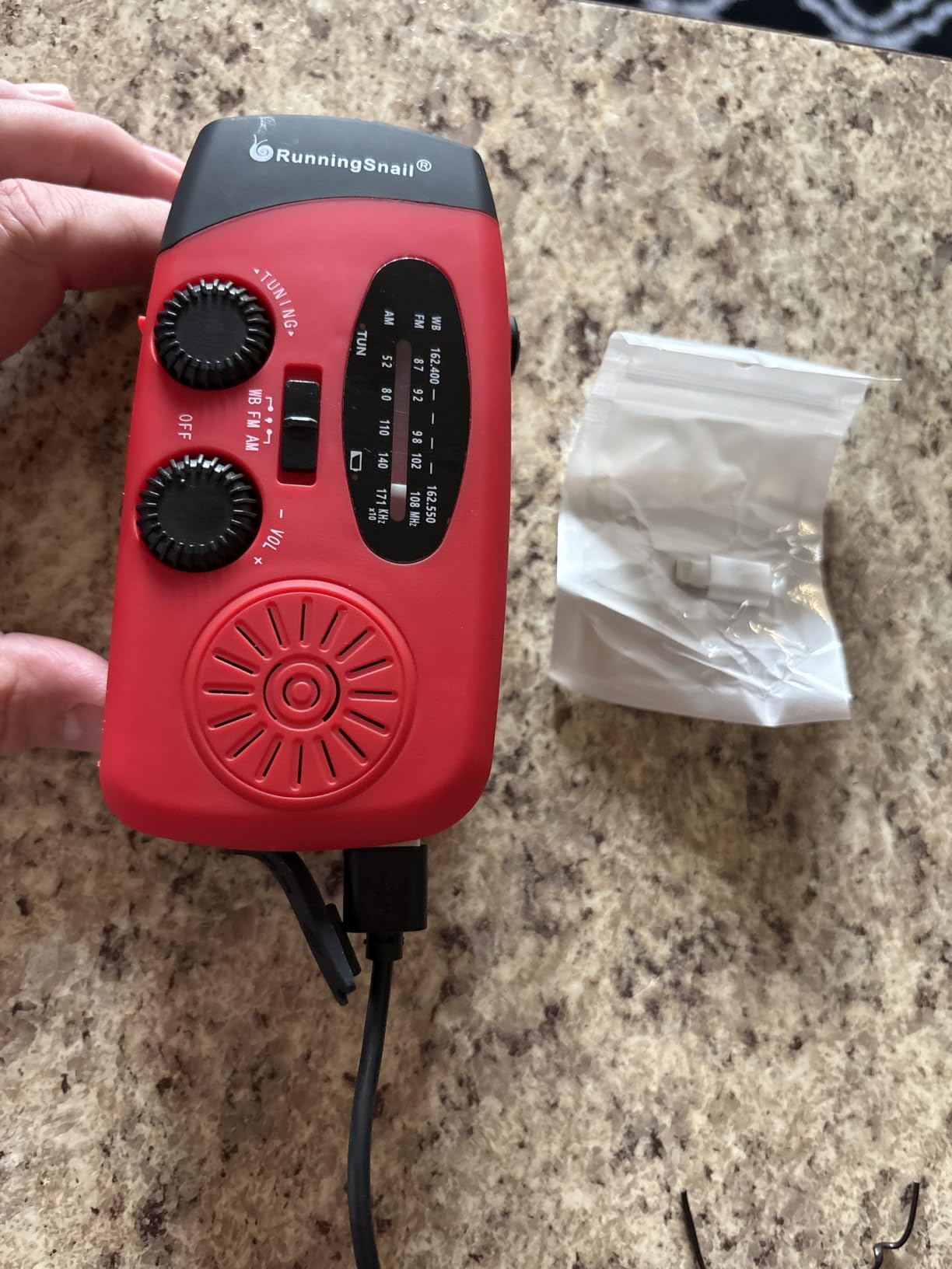 Hand Crank Radio with LED Flashlight,2000mAh NOAA AM FM Emergency Radio customer photo 2