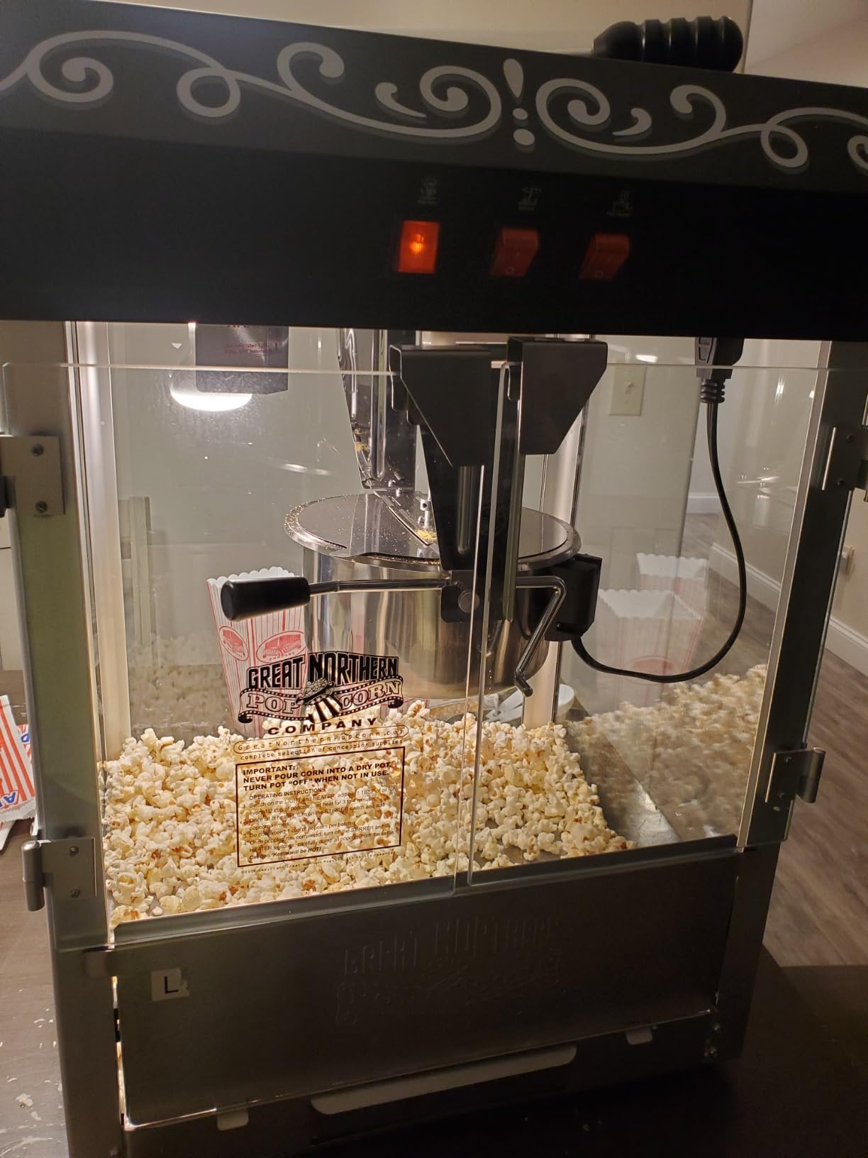 Great Northern Popcorn Perfect Popper 10oz Popcorn Machine, Black customer photo 1
