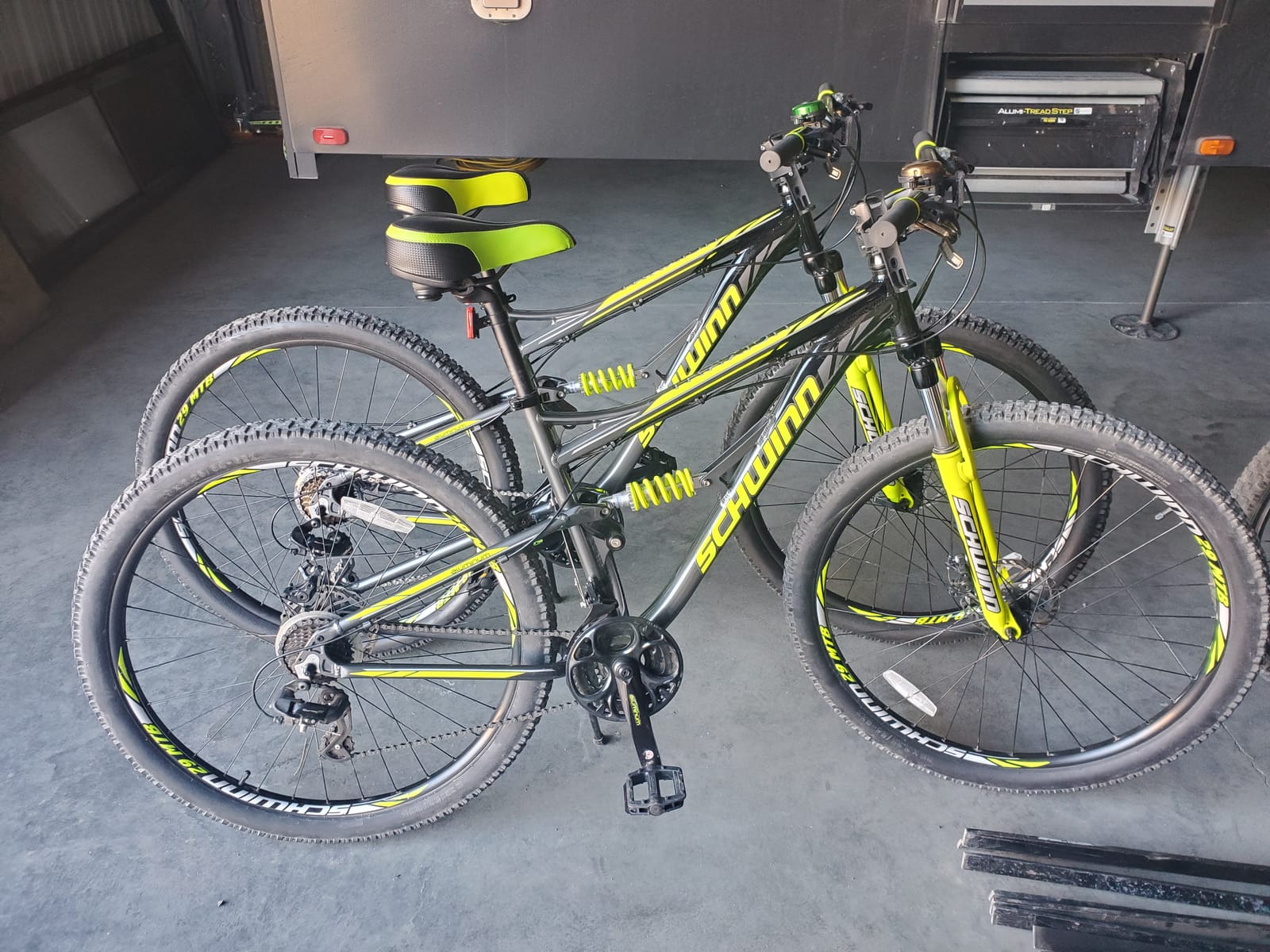 Schwinn Traxion Mountain Bike for Adult Men Women, 29-Inch Wheels, Full Suspension, 24-Speed Shimano Drivetrain, Trigger Shifter, 18-Inch Aluminum Frame, Mechanical Disc Brake, Matte Grey/Neon Green customer photo 2