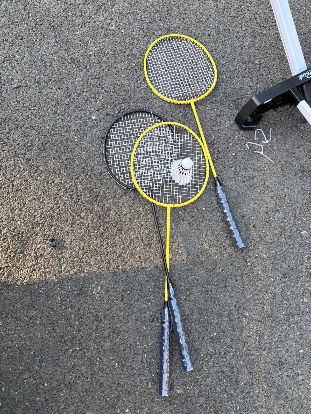 EastPoint Badminton Set, 4 Rackets, 2 Shuttlecocks, 15' Net, Outdoor Games customer photo 1