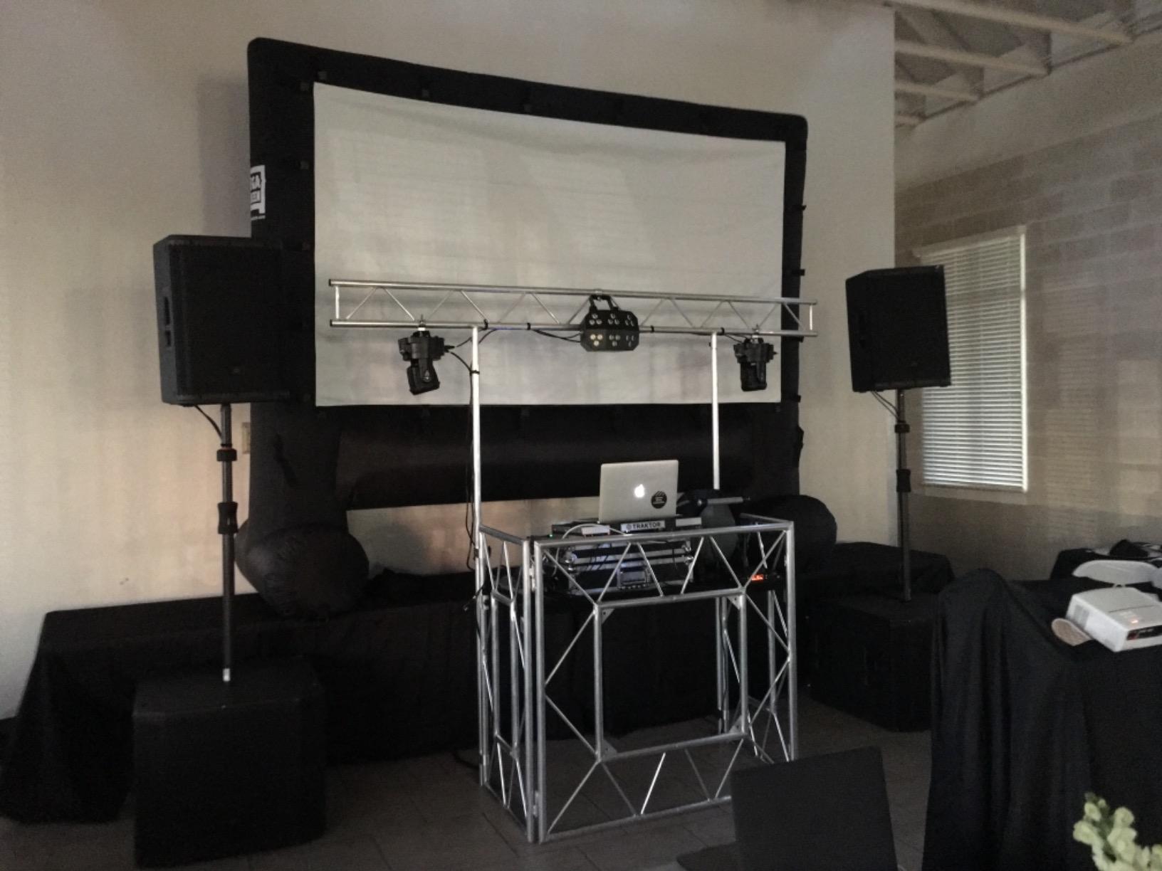 innopow 200-Channel Wireless Microphones System, Dual UHF Metal Cordless Mic Set, Auto Scan, Long Range 200-240Ft,16 Hours Use for Karaoke Singing, Church, 2022 Version(WM333) customer photo 1