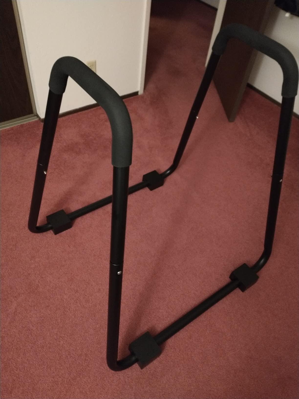 Amazon Basics Dip Bar Station, Portable Strength Training Stand for Tricep Dips & Calisthenics, Home Gym, 661 lb Weight Capacity, Black customer photo 2