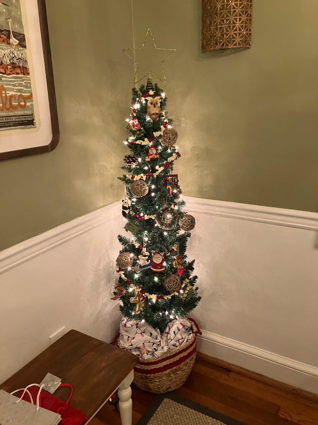 Goplus 6FT Pencil Christmas Tree, Artificial Slim Christmas Tree, 400 Branch Tips, Premium PVC Needles, with Sturdy Metal Stand, Unlit Xmas Tree for Home Office Shops Hotels customer photo 2