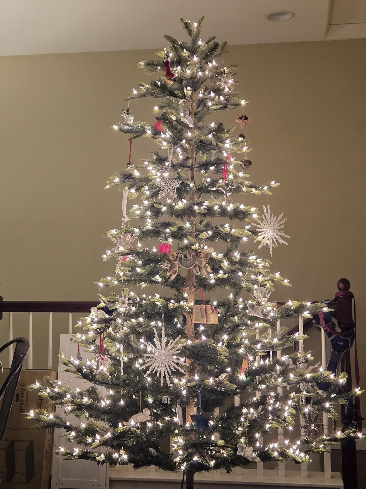 Puleo International 6.5ft Pre-Lit Aspen Fir Artificial Christmas Tree customer photo 1