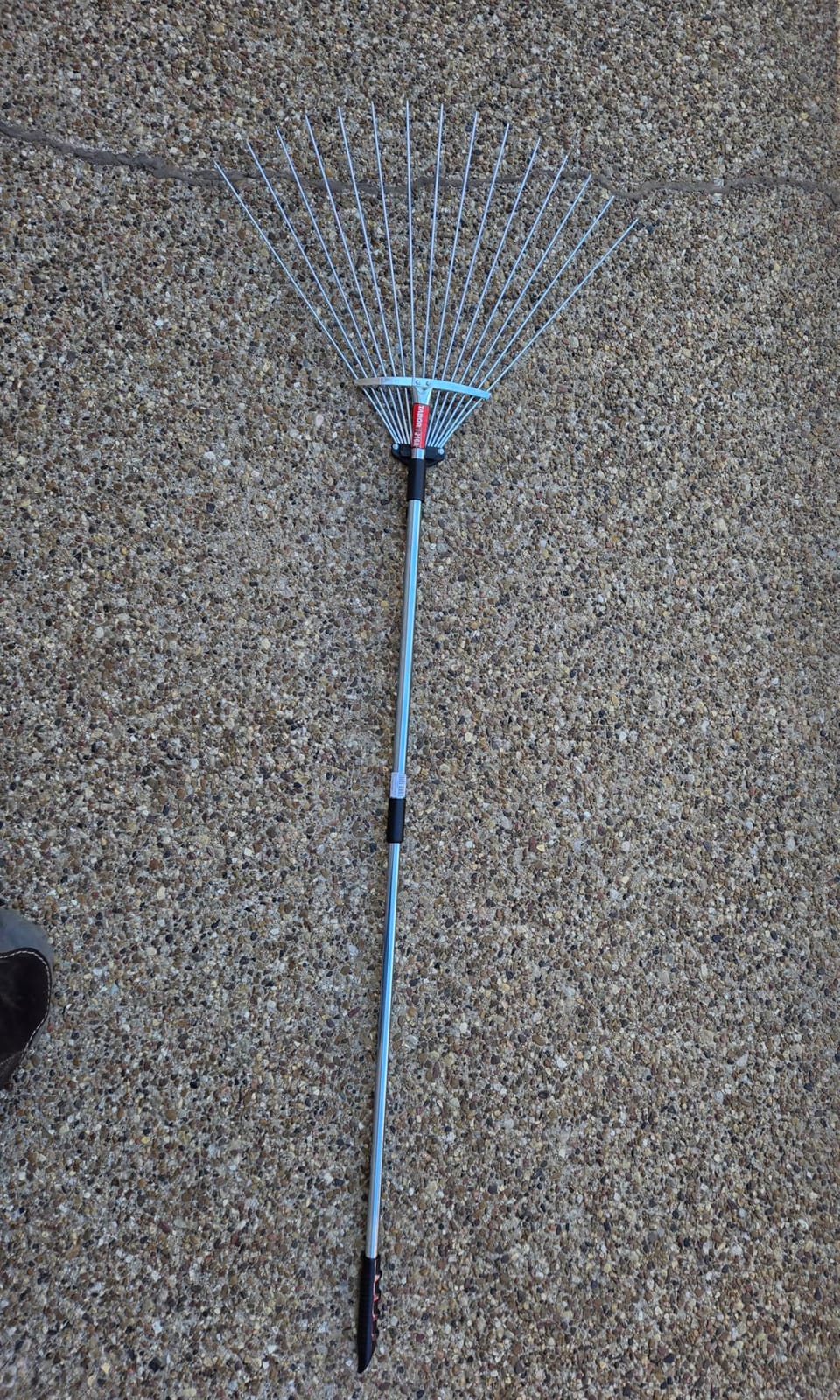 TABOR TOOLS J16A Adjustable Metal Leaf Rake with Expandable Head 8-23