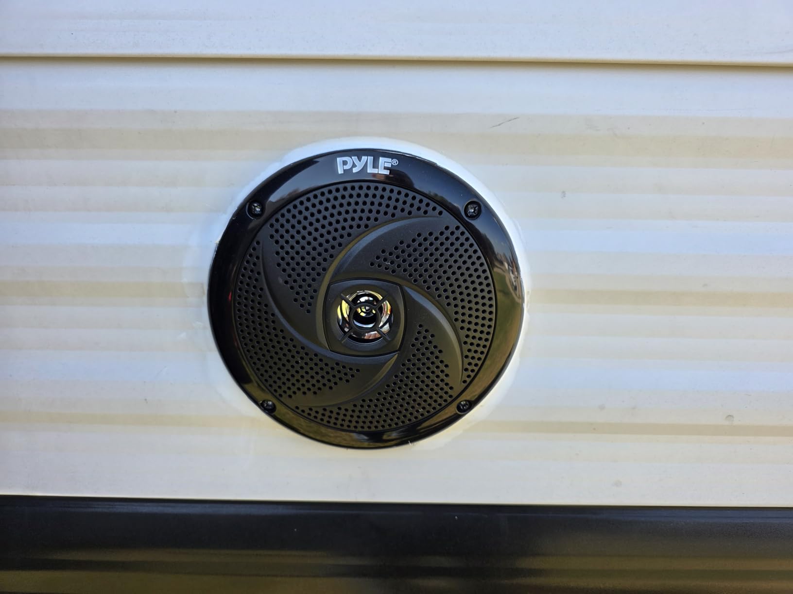 Pyle Marine Speakers -5.25 Inch 2 Way Waterproof and Weather Resistant Outdoor Audio Stereo Sound System with LED Lights,180 Watt Power and Low Profile Slim Style -1 Pair -PLMRS53BL (Black) customer photo 2