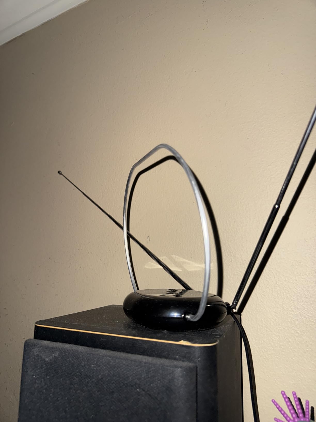 Philips Rabbit Ears Black Indoor TV Antenna, Dipole and Circular Loop customer photo 2