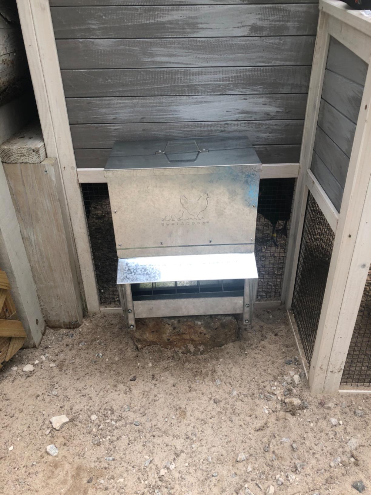 RentACoop 25lb Gravity-Fed Metal Trough Feeder with Lid & Rain Cover customer photo 2