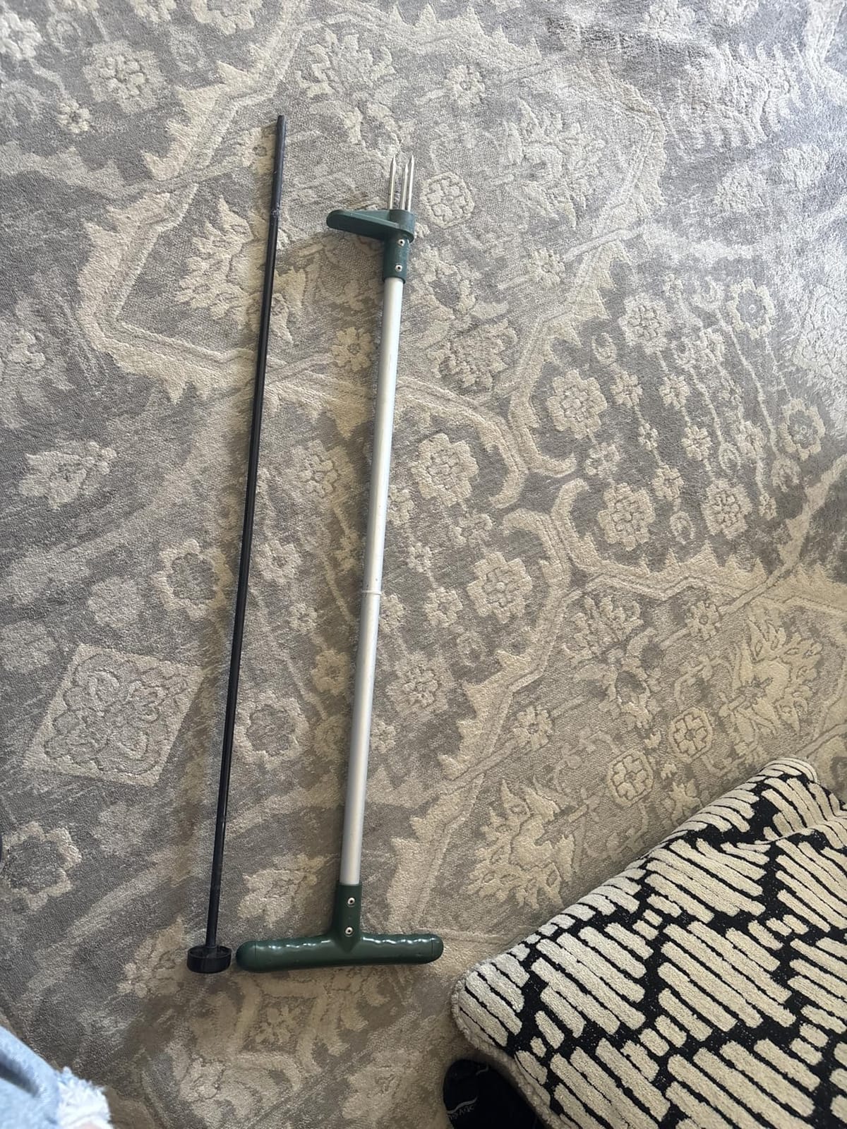 Walensee Weed Puller, Stand Up Weeder Hand Tool, Long Handle Garden Weeding Tool with 3 Claws, Hand Weed Hound Weed Puller for Dandelion, Standup Weed Root Pulling Tool and Picker, Grabber (1 Pack) customer photo 2