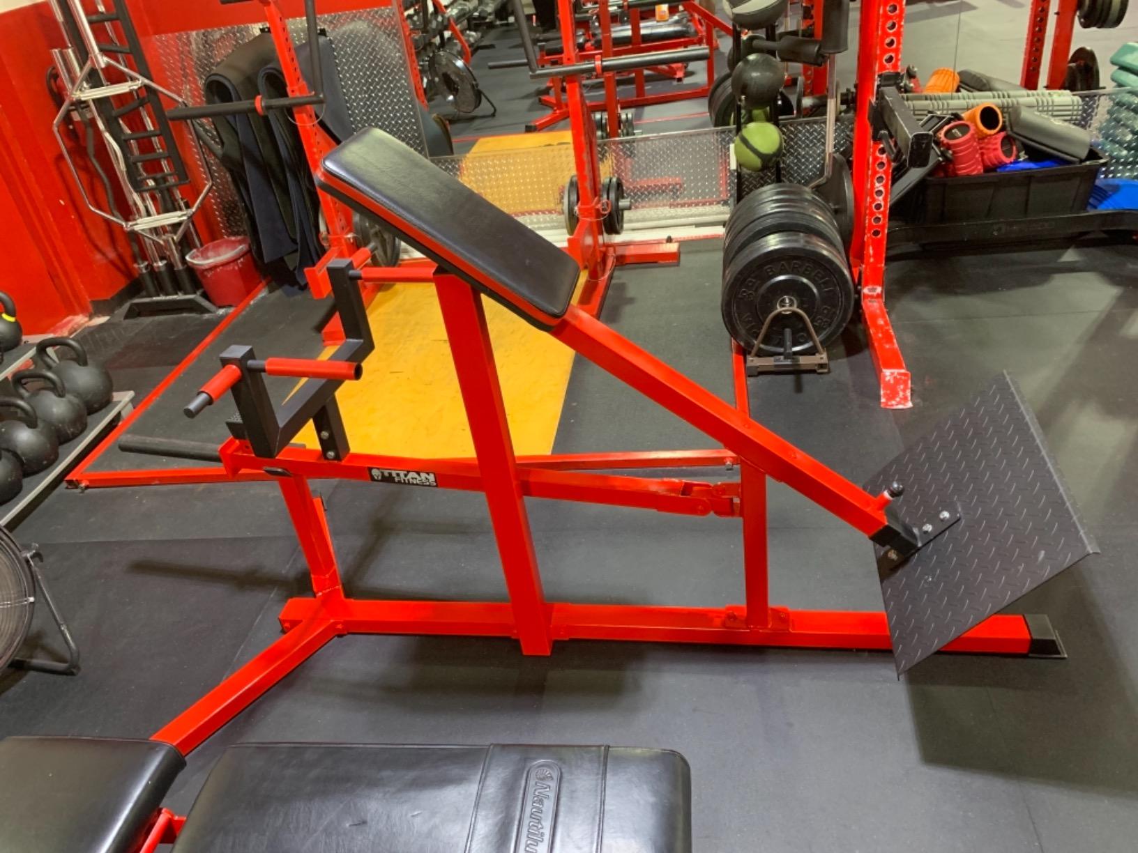 Titan Fitness Plate-Loaded Chest Supported T-Bar Row Machine, 400 LB Capacity, Incline Back Strength Training Machine with Adjustable Diamond-Textured Footplate and Multi-Grip Handles customer photo 1