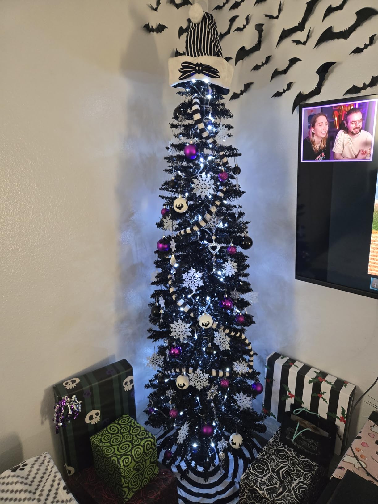 HOMCOM 6' Artificial Pencil Christmas Tree 390 Realistic Branch Tips Green customer photo 2