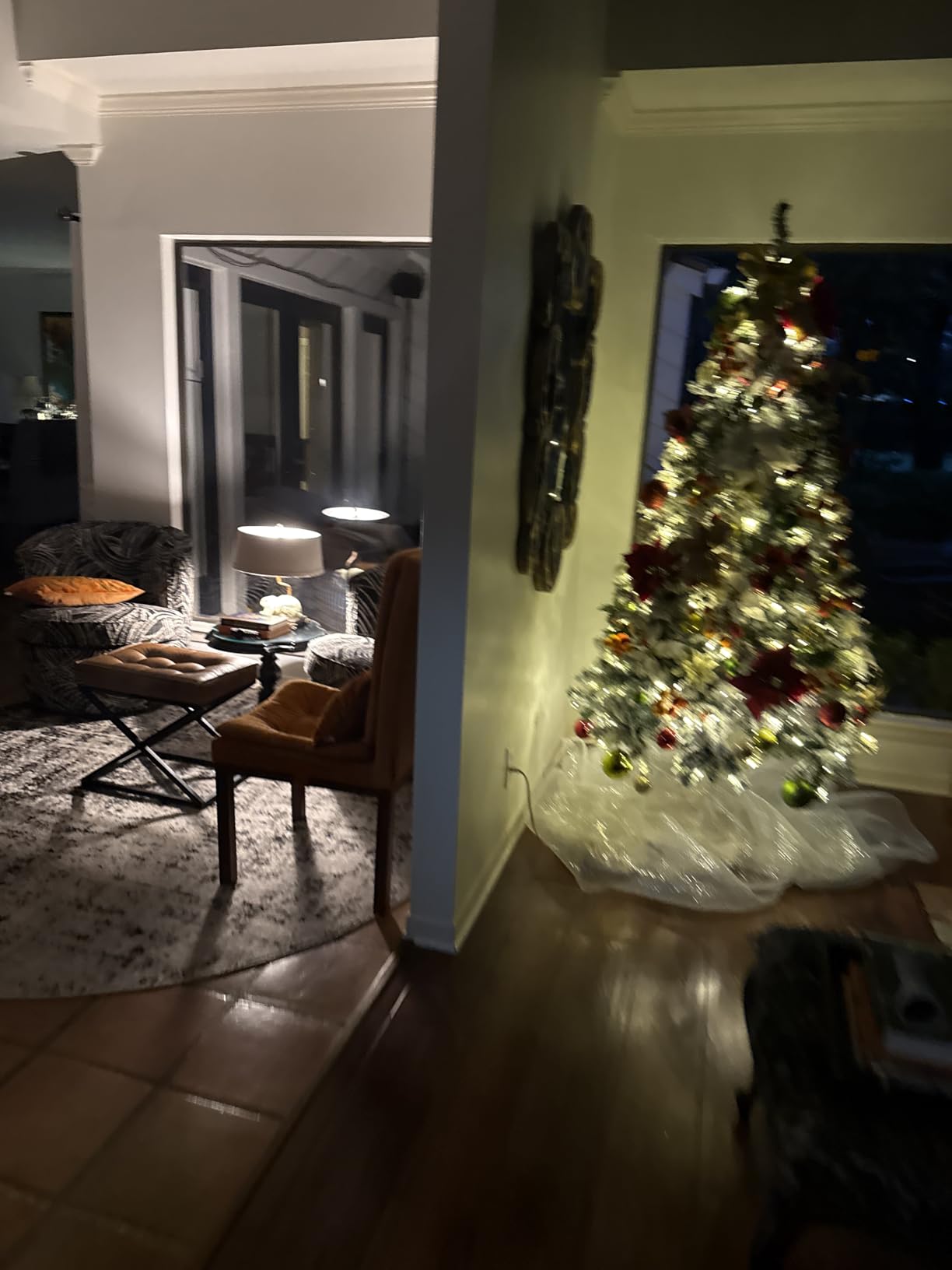 Best Choice Products 6ft Pre-Lit Artificial Christmas Tree Twinkling LEDs, Snow Flocked Design Pine Tree, Full Appearance Lighted Snowy w/Easy Assembly, 250 Lights, 928 Tips Metal Stand customer photo 2