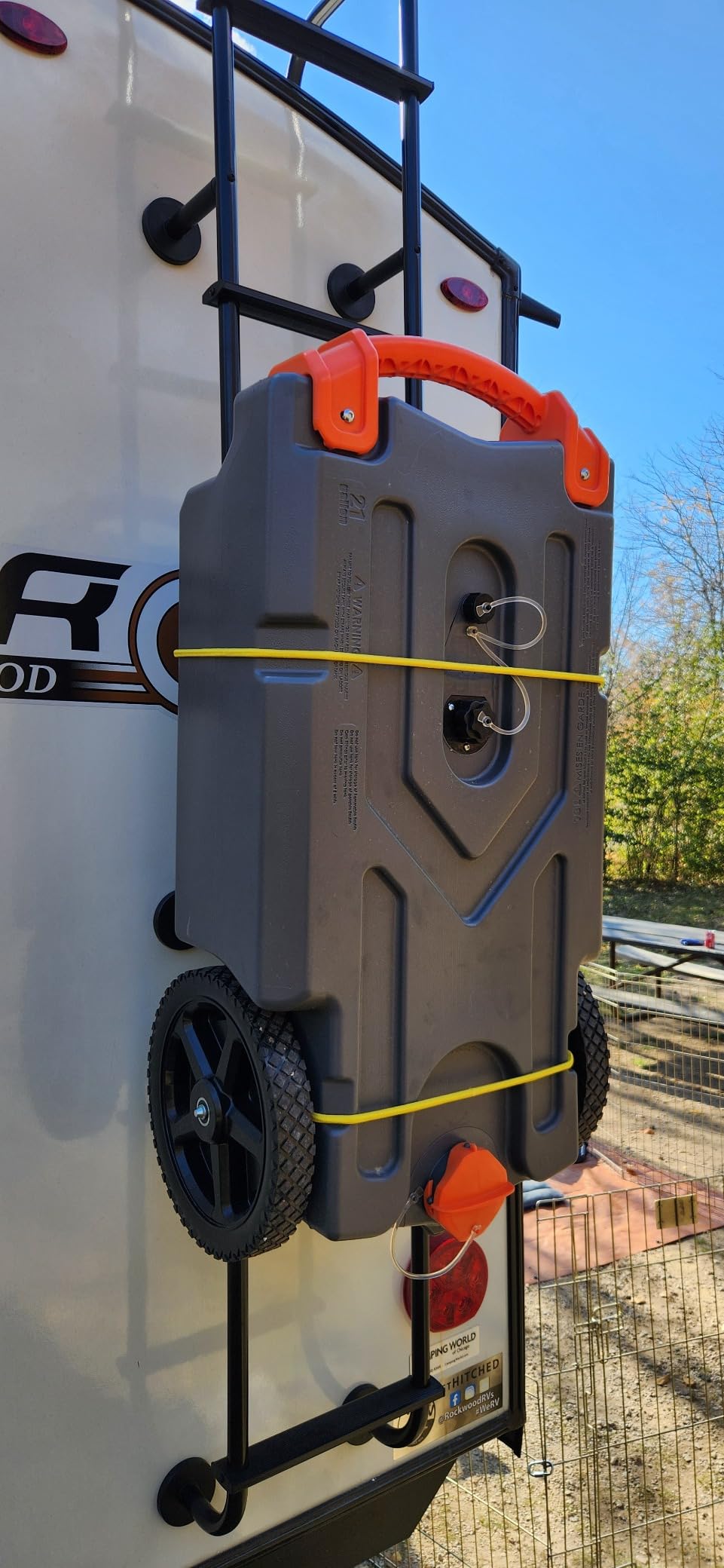 Camco Rhino 28-Gallon Camper/RV Tote Tank - Features Large Heavy-Duty No-Flat Wheels & Built-in Gate Valve - Removable Steel Tow Adapter, 3’ Sewer Hose & More RV Accessories (39004) customer photo 2