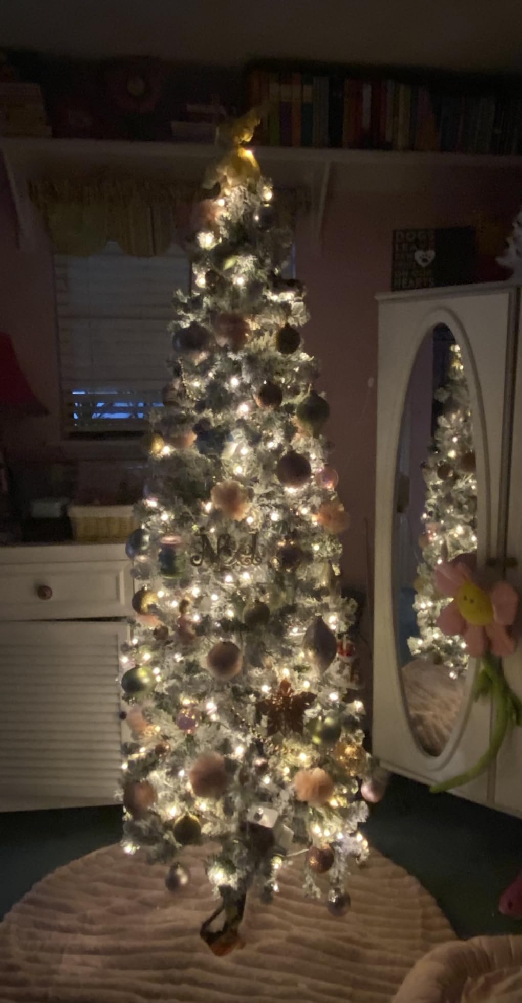 Best Choice Products 7.5ft Flocked Pencil Christmas Tree w/Twinkling LEDs, Pre-Lit Slim Artificial Holiday Decoration, Lighted Skinny w/Base, 350 Lights, 641 Tips, Warm White Lights customer photo 2