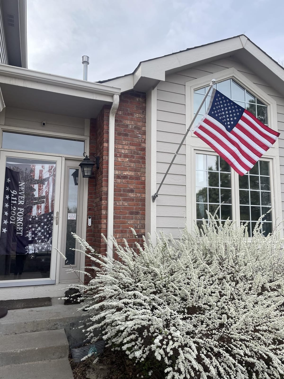 6 Ft Aluminum Flag Pole for Outside House – Silver -Tangle Free, Heavy Duty customer photo 2