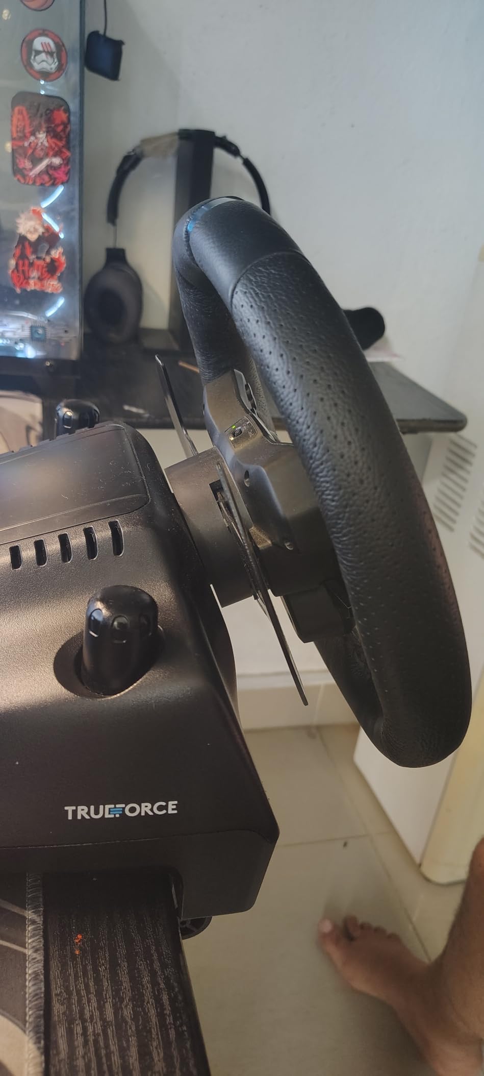 Logitech G923 Racing Wheel and Pedals for Playstation/PS5/PS4 & PC customer photo 2