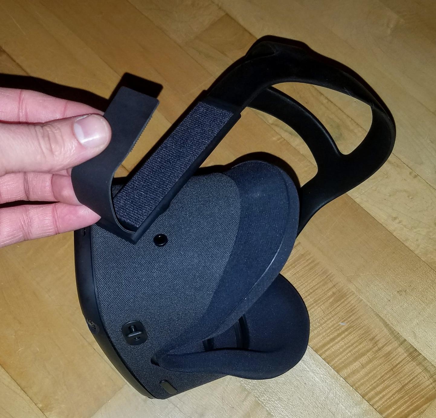 Oculus Quest All-in-one VR Gaming Headset – 128GB customer photo 1