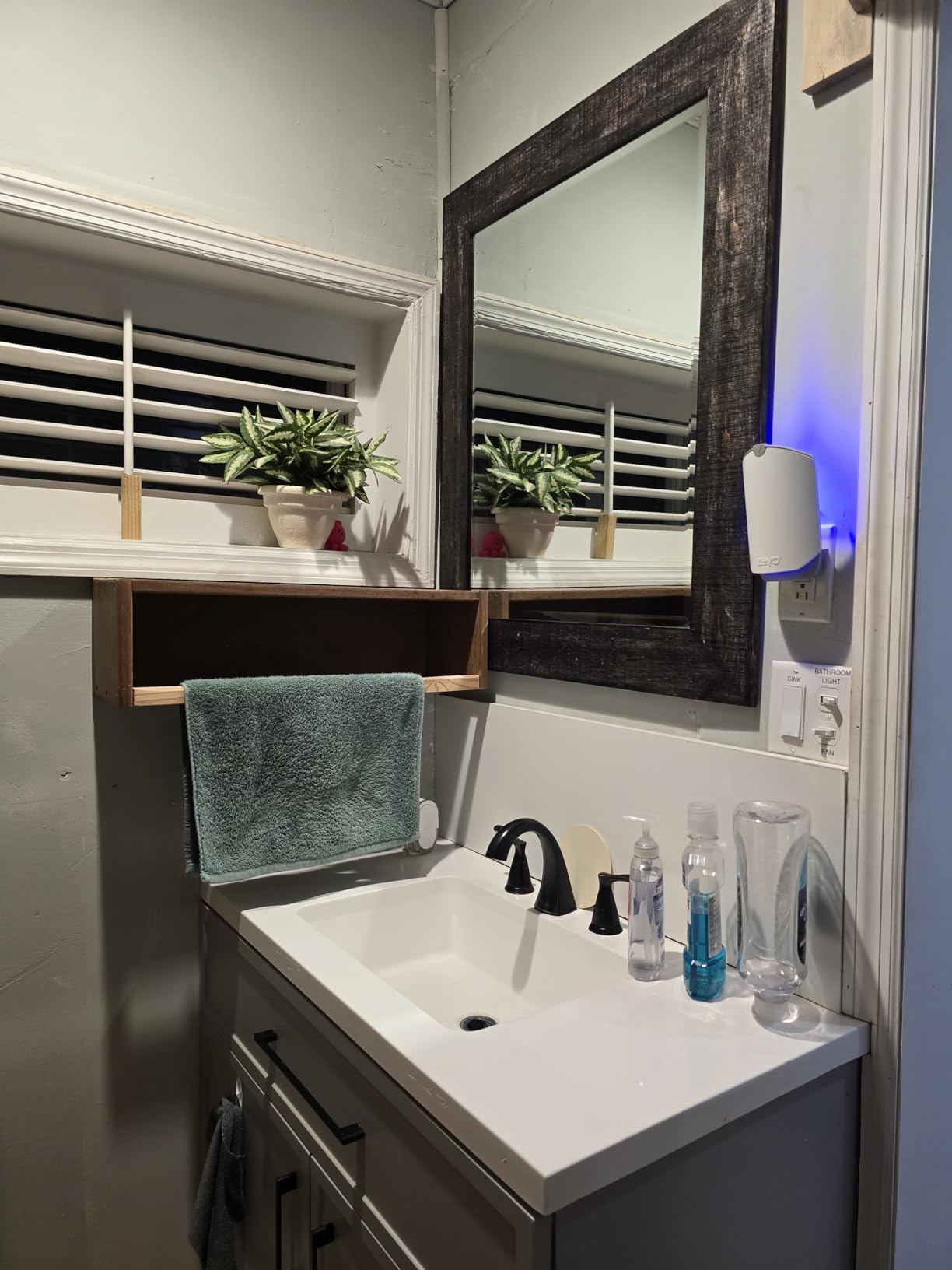 Led Vanity Mirror Lights, Hollywood Style Vanity Make Up Light, 10ft Ultra Bright White LED, Dimmable Touch Control Lights Strip, for Makeup Vanity Table & Bathroom Mirror, Mirror Not Included customer photo 1