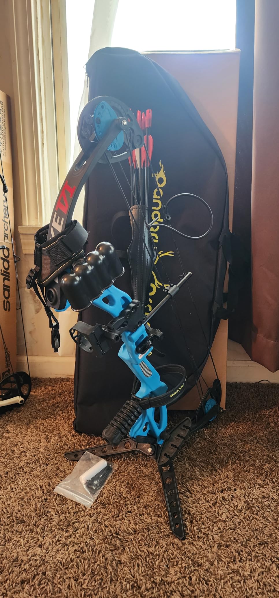 Compound Bow Archery for Youth and Beginner, Right Handed,19”-28” Draw Length,15-29 Lbs Draw Weight, 260 fps customer photo 1