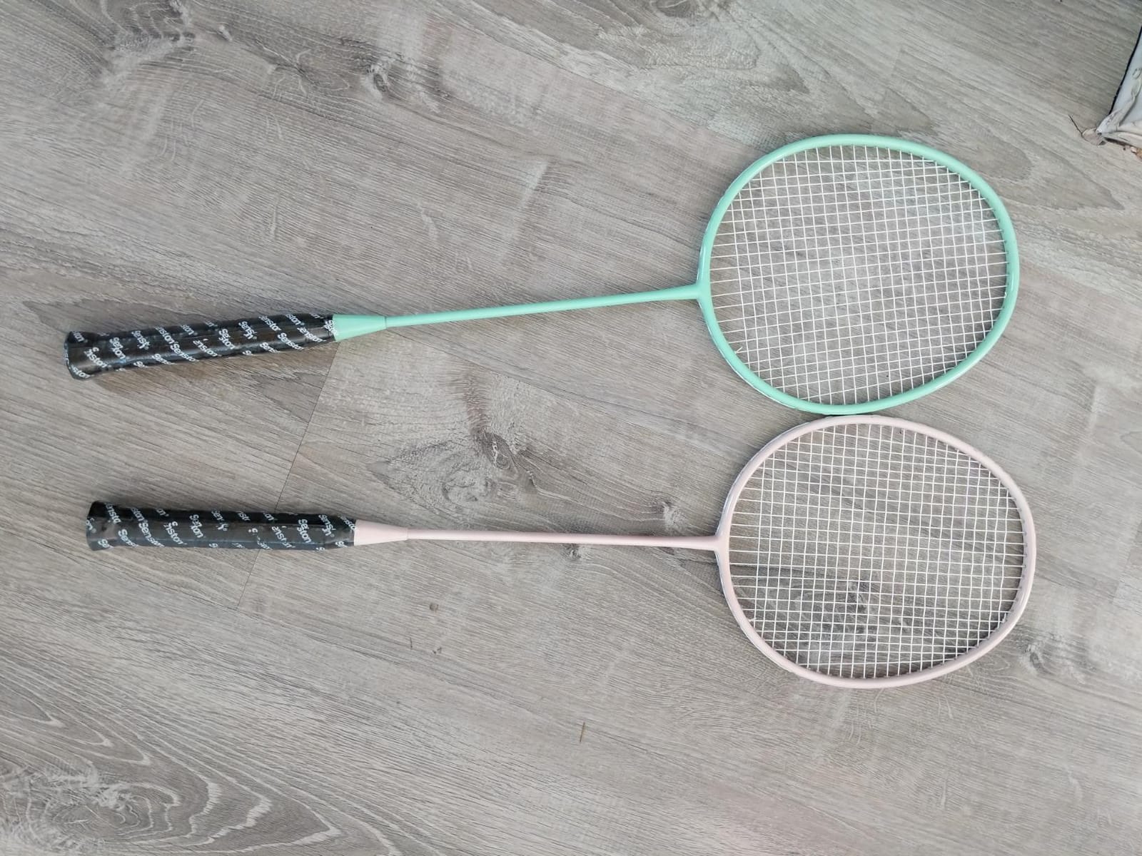 Senston Professional 90g Lightweight Badminton Set of 4 for Backyard Games customer photo 2