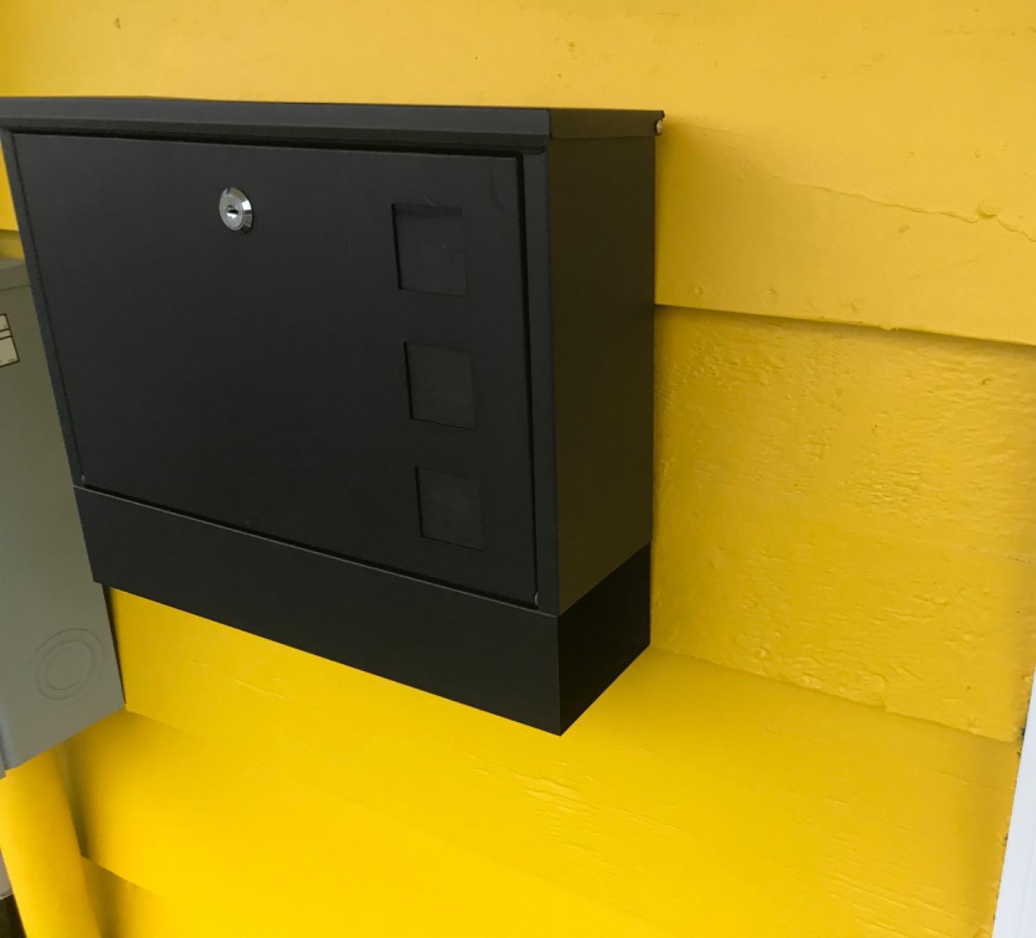 Locking Mailbox Wall Mount for Outside– Jssmst Mailboxes with Key Lock for Front Door Fence, Large Capacity Letter Box, 14.3 x 4.1 x 11.8 Inch, Black, SM-HPB911BN customer photo 1