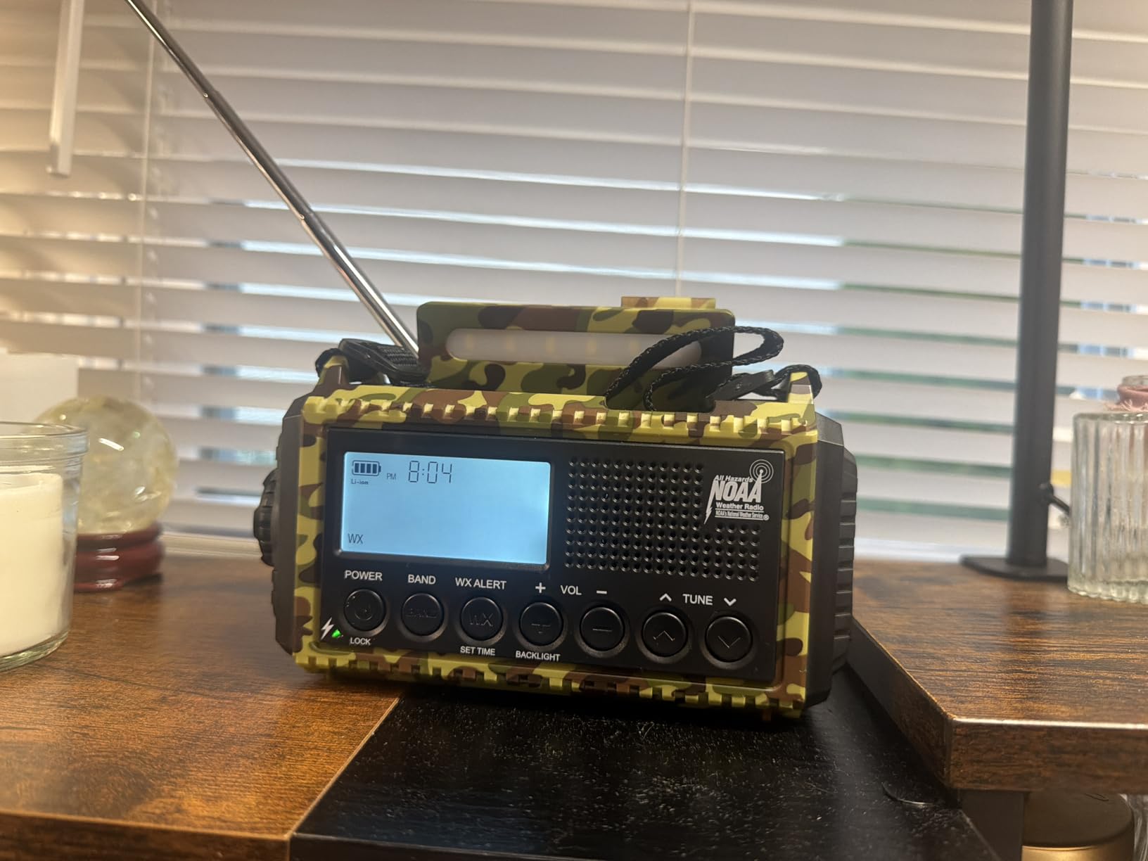 Eoxsmile Emergency Radio with NOAA Weather Alert, Solar Hand Crank Portable customer photo 1