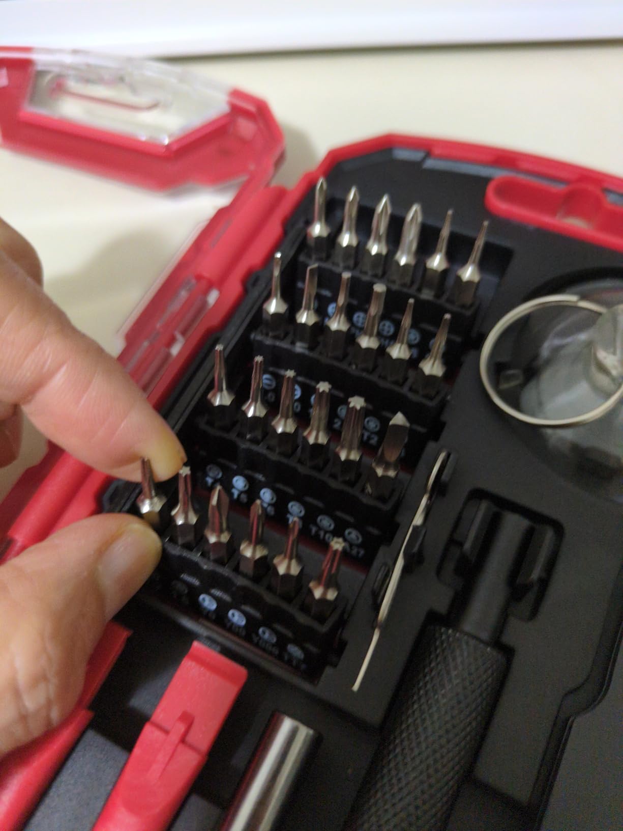 Amazon Basics Precision Screwdriver Set, 32-Piece Electronics Repair Tool Kit for Laptops, Smartphones, Eyeglasses, Watches, Magnetic Tip, Red customer photo 1
