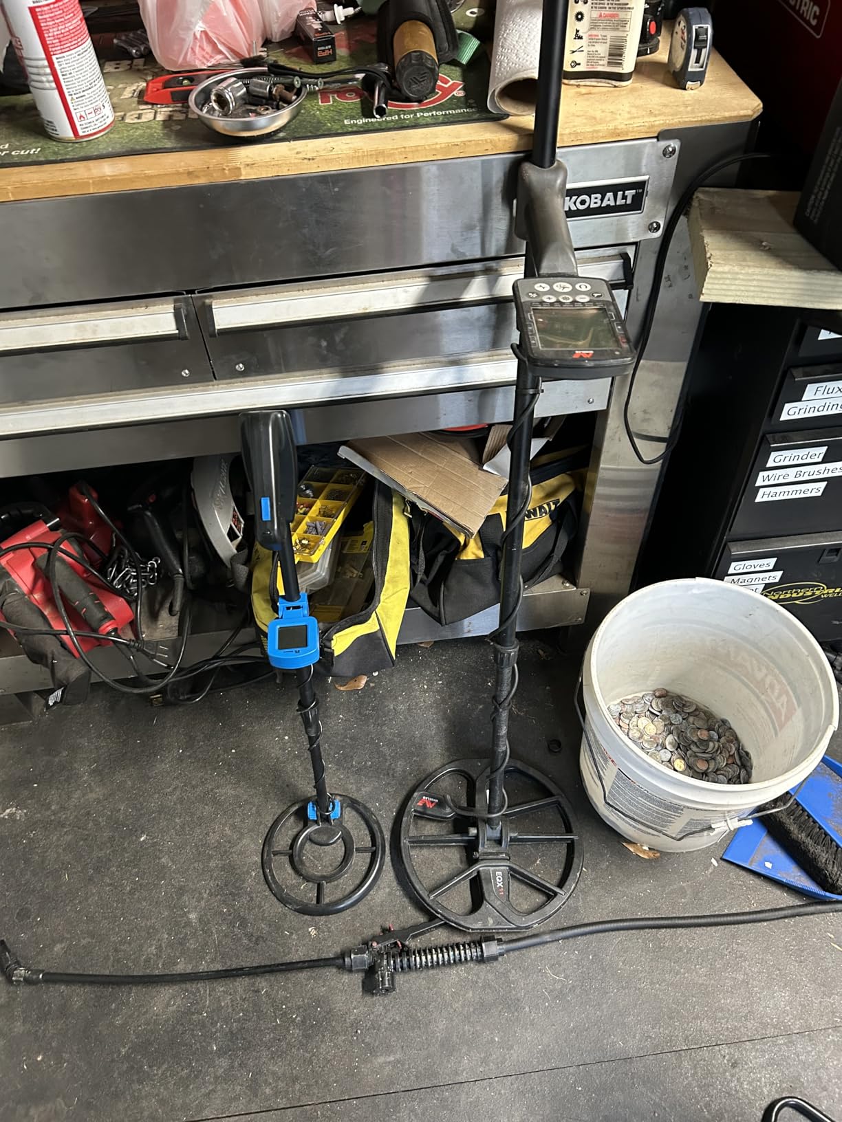 Metal Detector for Kids, Waterproof Kids Metal Detector, 7.4 Inch Search Coil with LCD Dispaly, 24 Inch to 35 Inch Adjustable Stem Buzzer, Vibration Sound, 2 Pounds Lightweight Easy to Use customer photo 1