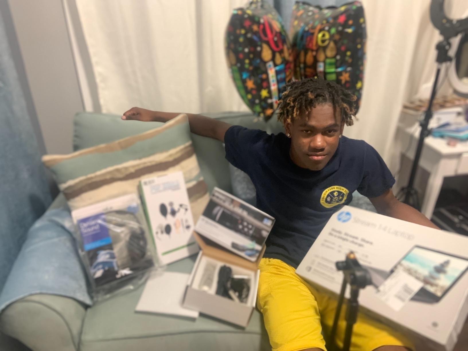 PreSonus AudioBox USB 96 Recording Bundle with Condenser Microphone Shockmount XLR Cable and Studio One Artist + Studio Magic Software (Interface Color May Vary in Blue or Black) customer photo 1