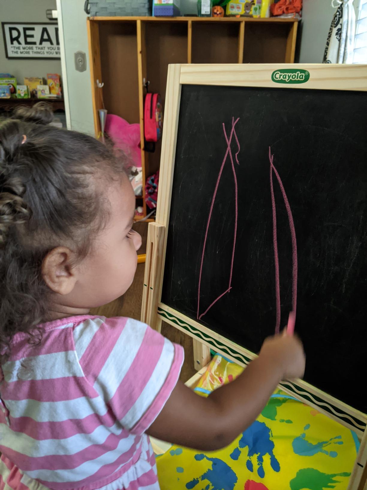 Crayola Wooden Art Easel for Kids, 2-in-1 Dry Erase Board & Chalkboard, Gifts for Toddlers, Ages 3, 4, 5 customer photo 1