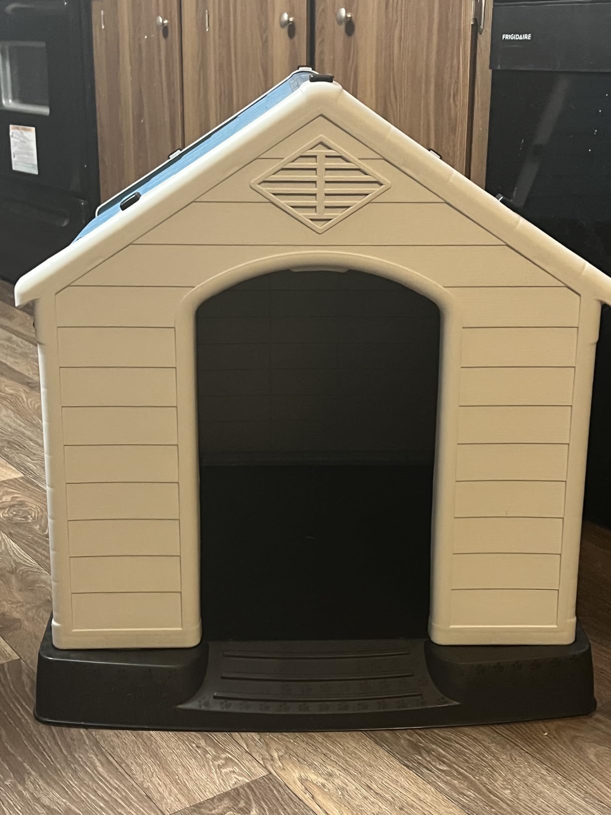 ZENY Plastic Dog House - Waterproof Dog Kennel with Air Vents and Elevated Floor All Weather Indoor Outdoor Insulated Doghouse Puppy Shelter, Easy to Assemble customer photo 1