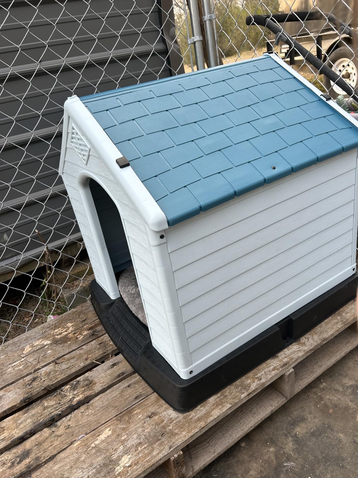 ZENY Plastic Dog House - Waterproof Dog Kennel with Air Vents and Elevated Floor All Weather Indoor Outdoor Insulated Doghouse Puppy Shelter, Easy to Assemble customer photo 2