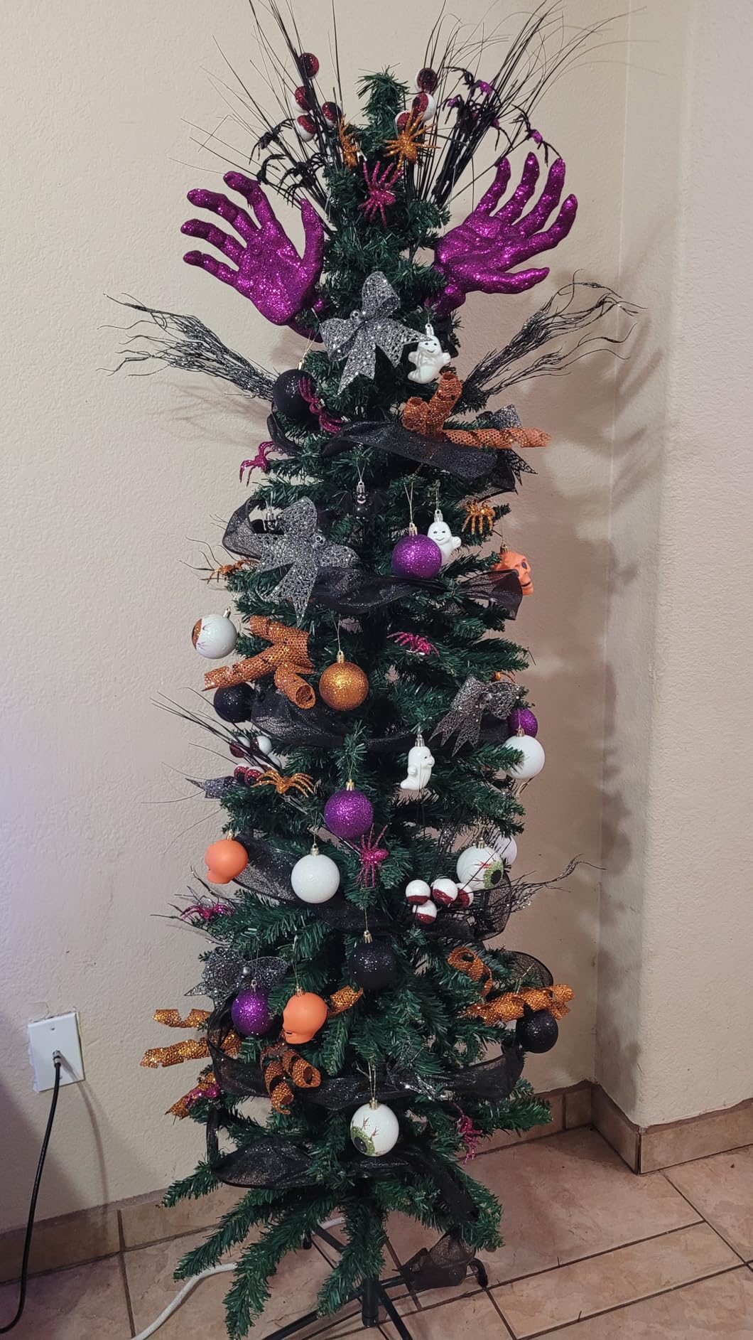Giantex, Green Artificial Pencil Christmas, Premium Hinged Pine Tree with Solid Metal Legs, Perfect for Home, Shops and Holiday Decoration, (5FT) (Artificial Pencil Christmas Tree) customer photo 1
