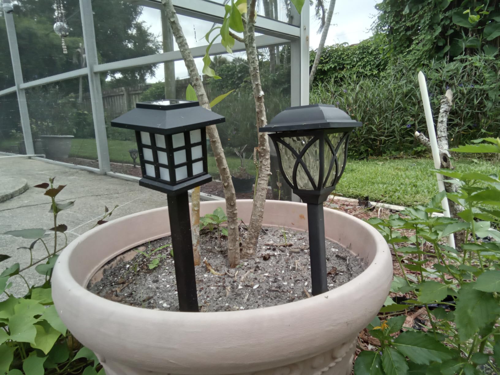GIGALUMI Solar Lights Outdoor Waterproof 12 Pack, LED Garden Decor customer photo 2