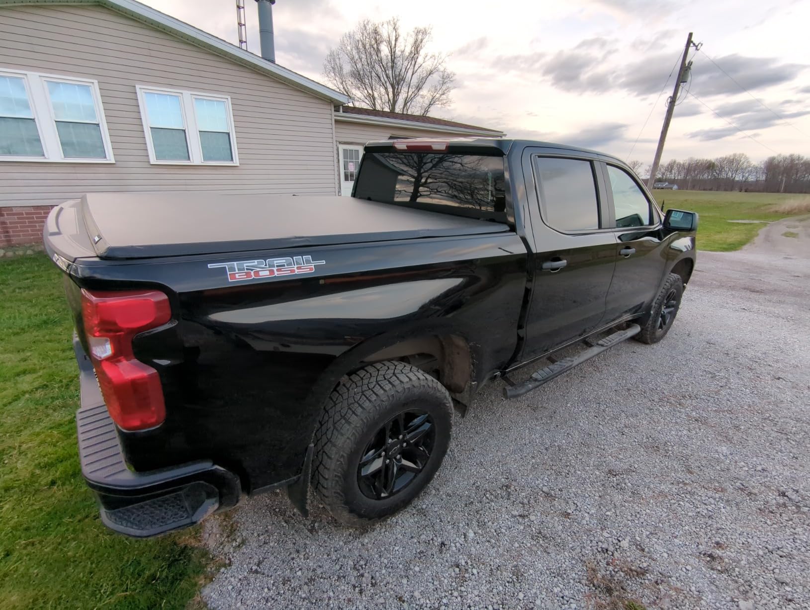 OEDRO Soft Tri-Fold Tonneau Cover for 2019-2026 Chevy Silverado 1500 5.8ft customer photo 2