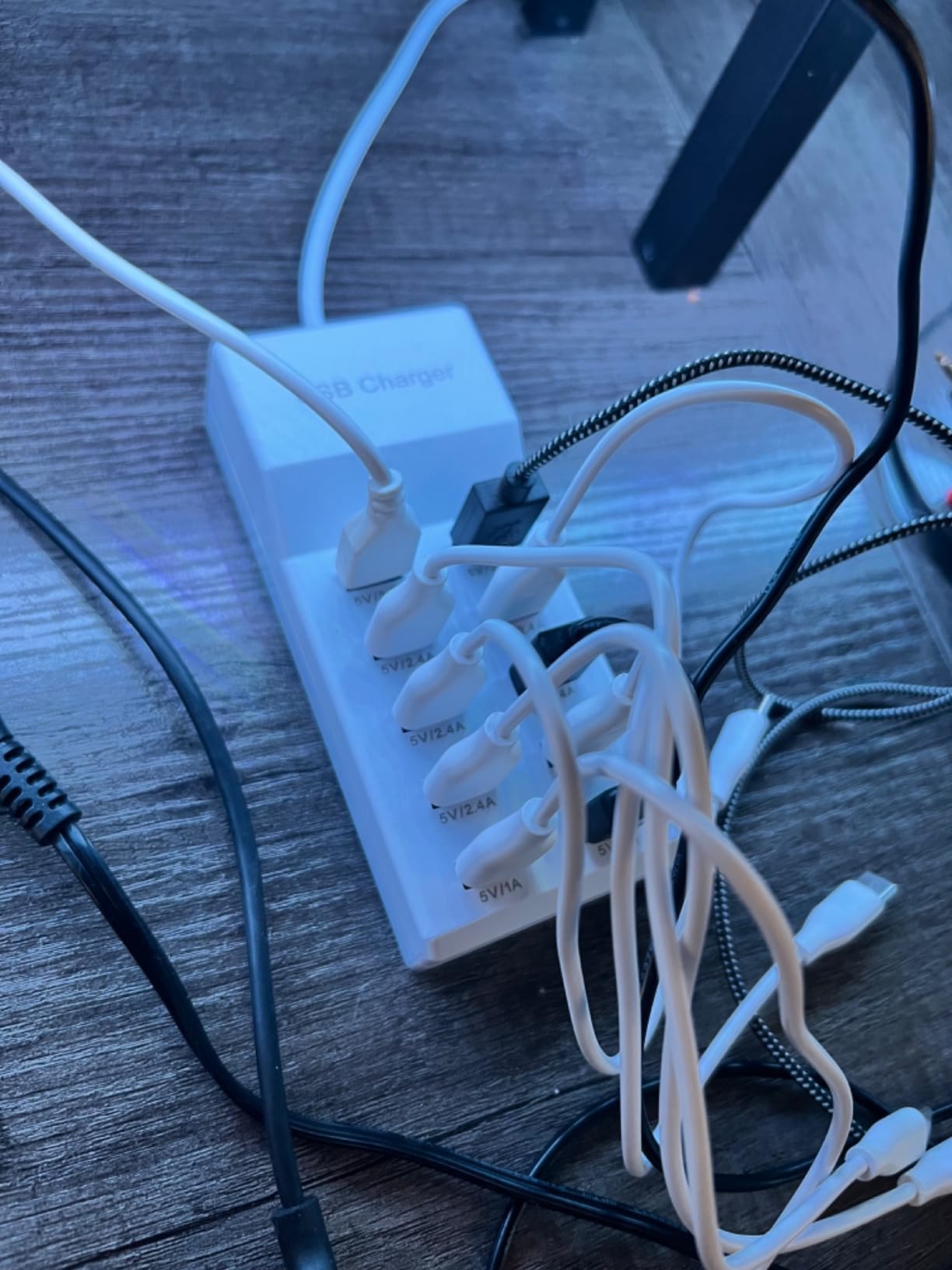 10-Port USB Wall Charger Station with Rapid Charging Auto Detect Technology Safety Guaranteed Family-Sized USB Ports for Multiple Devices Smart Phone Tablet Laptop Computer customer photo 1