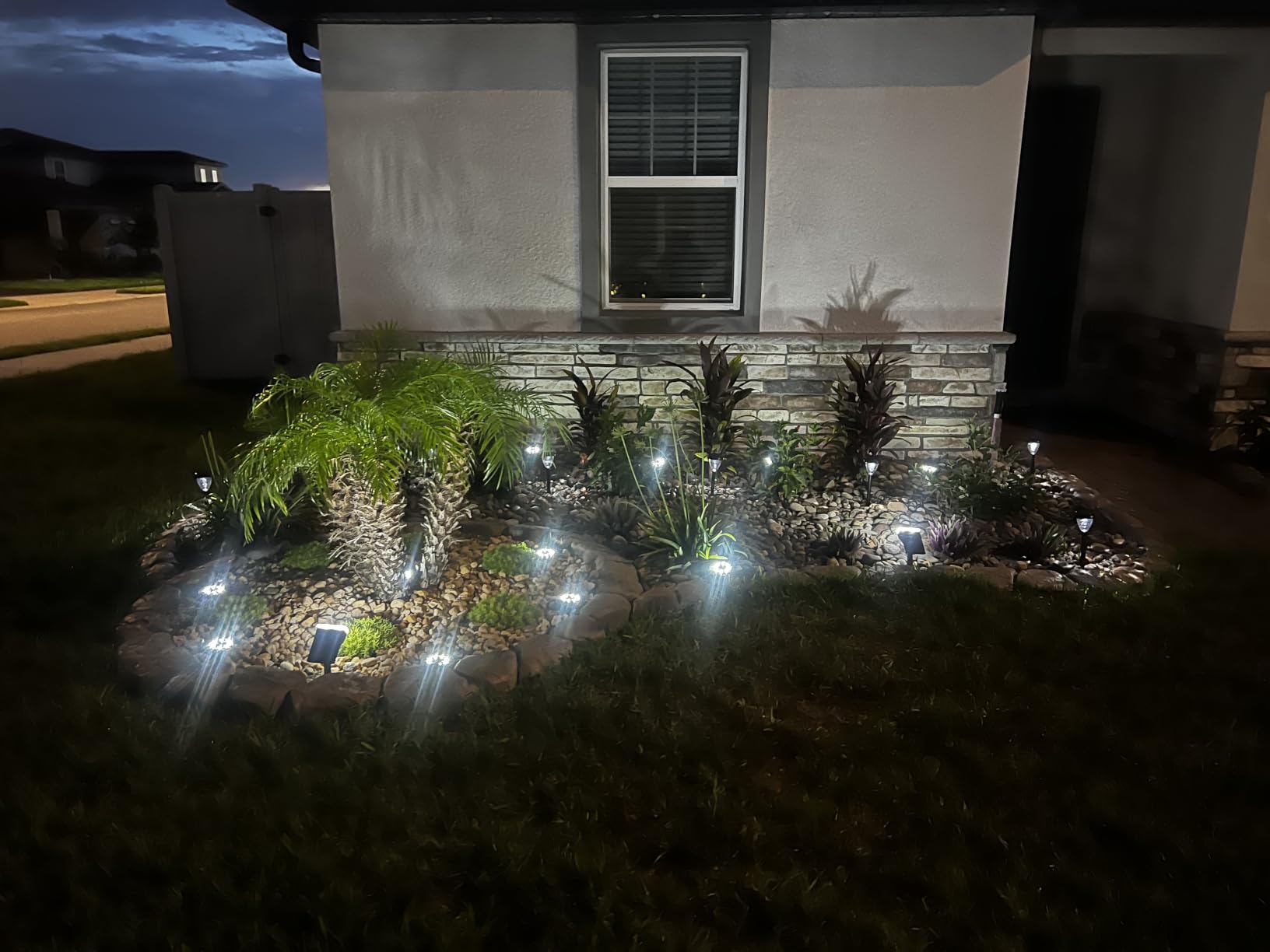 Linkind Solar Lights Outdoor Waterproof LED Spotlights Warm White 2 Pack customer photo 2